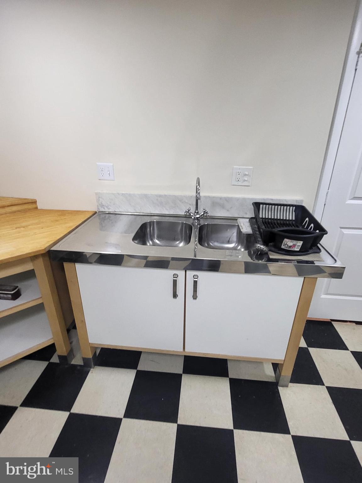 TANTALLON ON THE POTOMAC - Residential Lease