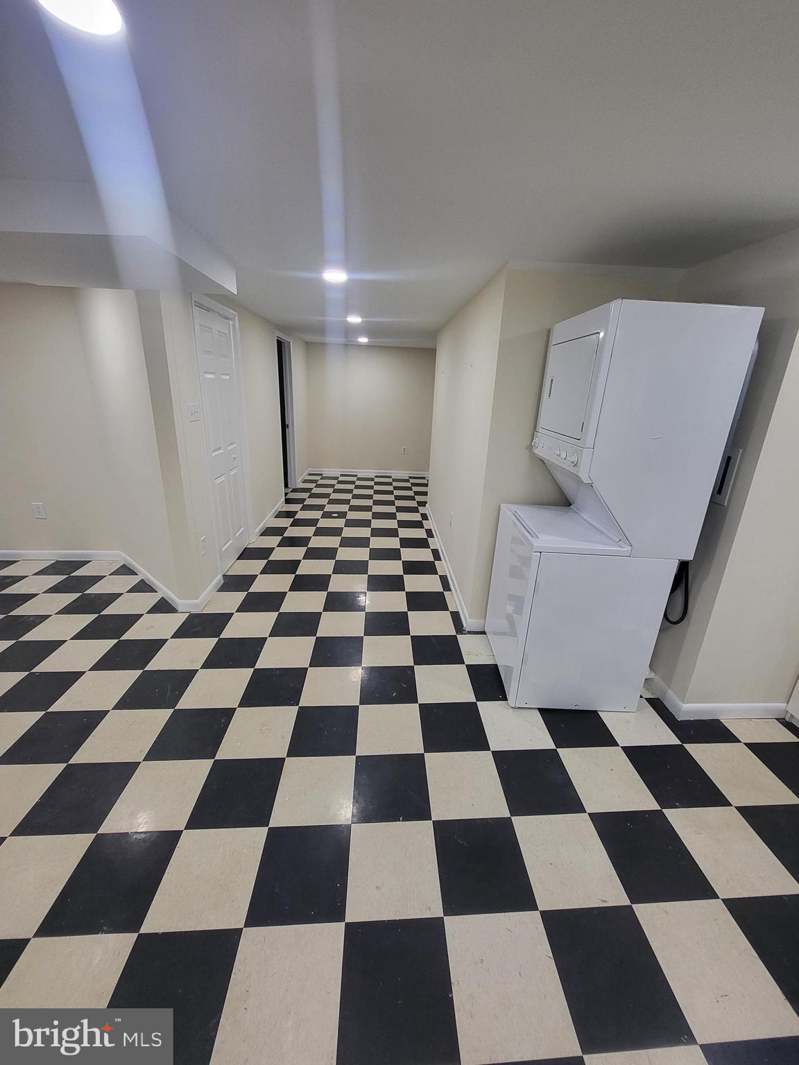 TANTALLON ON THE POTOMAC - Residential Lease