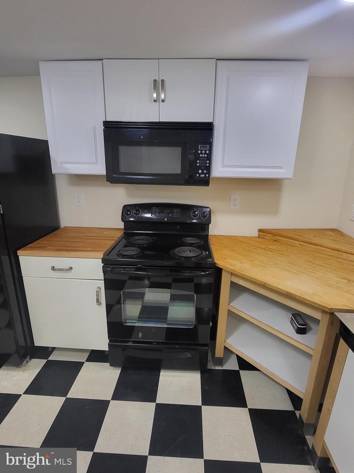 TANTALLON ON THE POTOMAC - Residential Lease