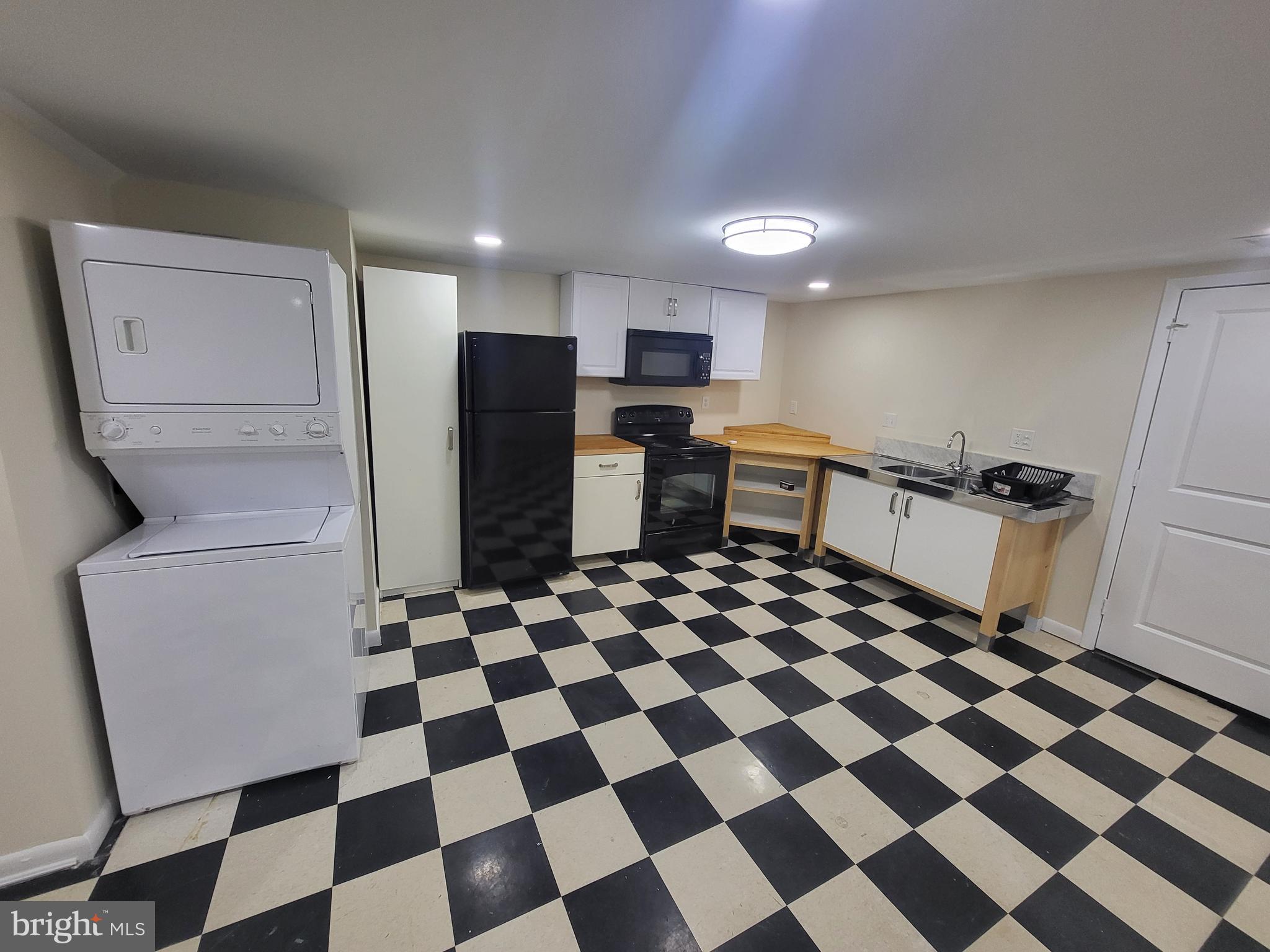 TANTALLON ON THE POTOMAC - Residential Lease