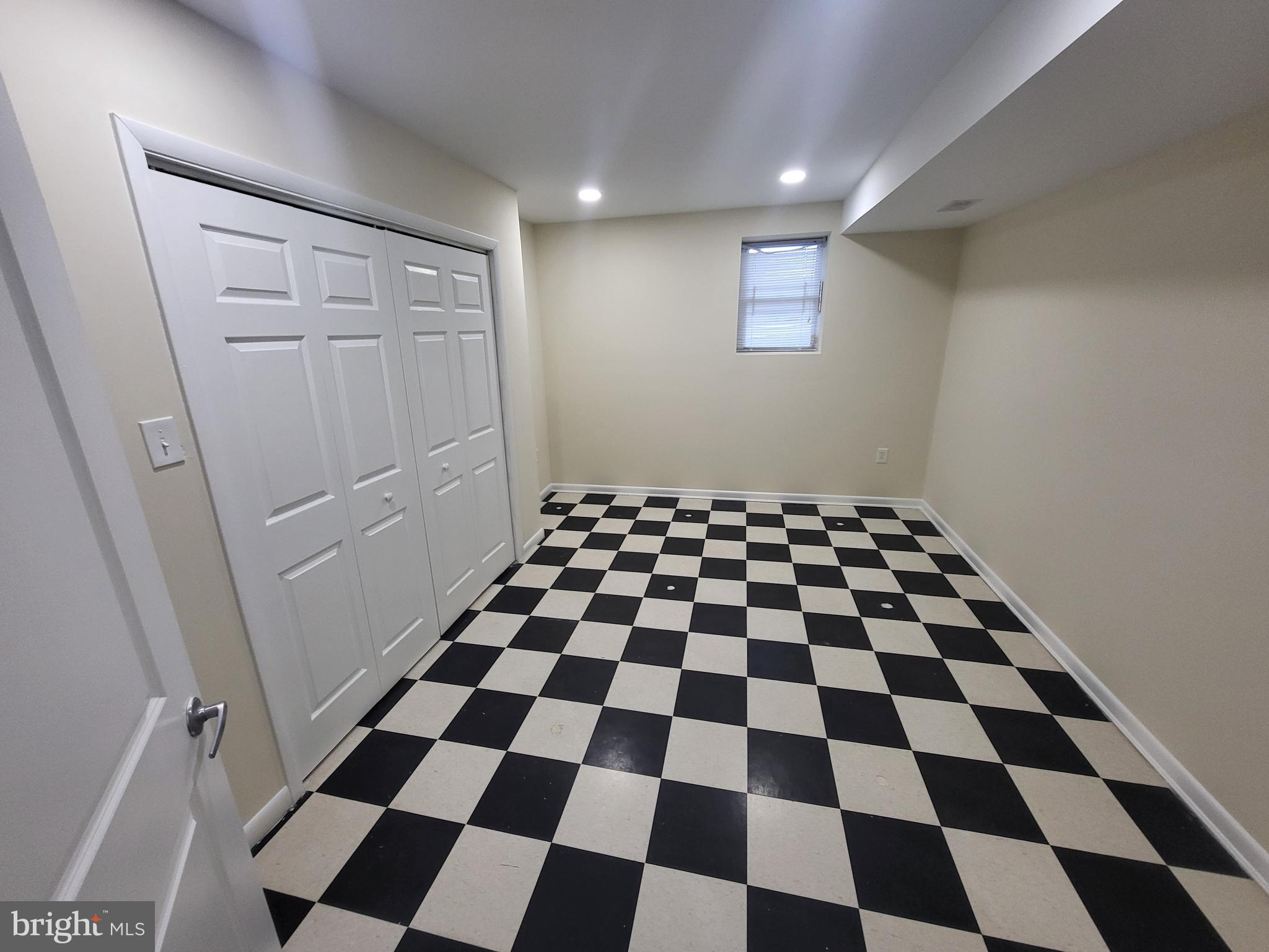 TANTALLON ON THE POTOMAC - Residential Lease