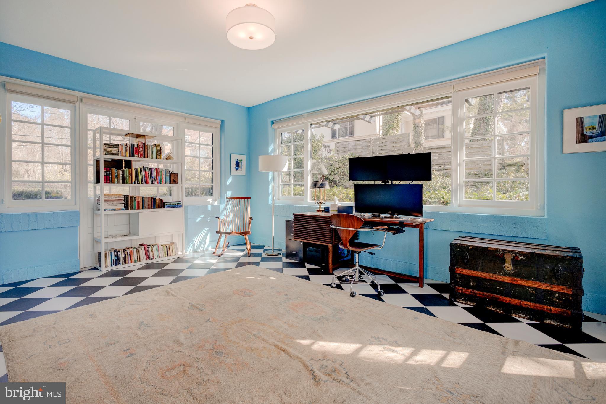 CHESTNUT HILL - Residential