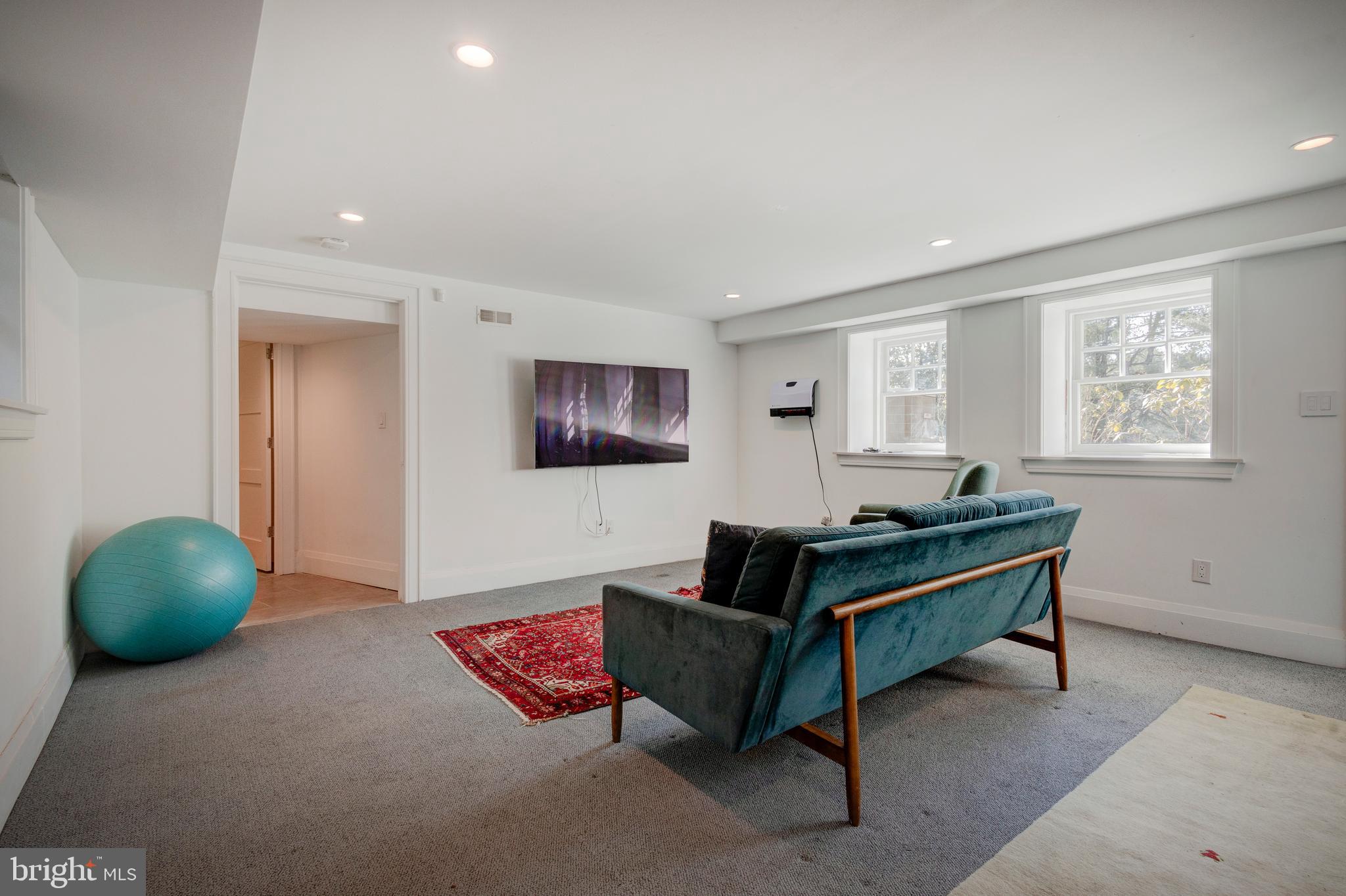 CHESTNUT HILL - Residential