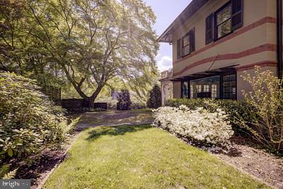 CHESTNUT HILL - Residential