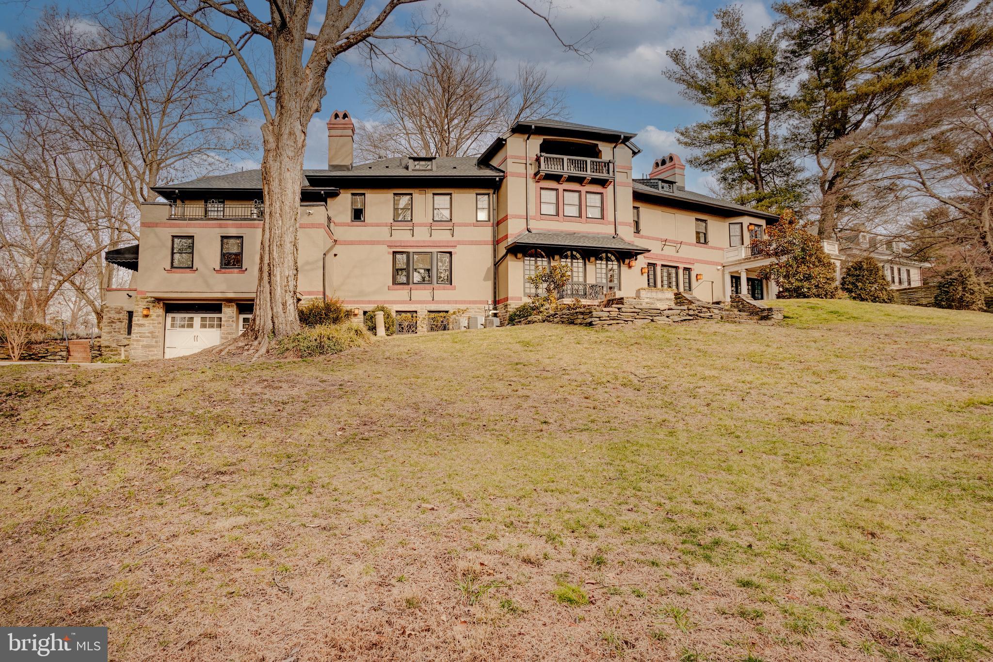 CHESTNUT HILL - Residential