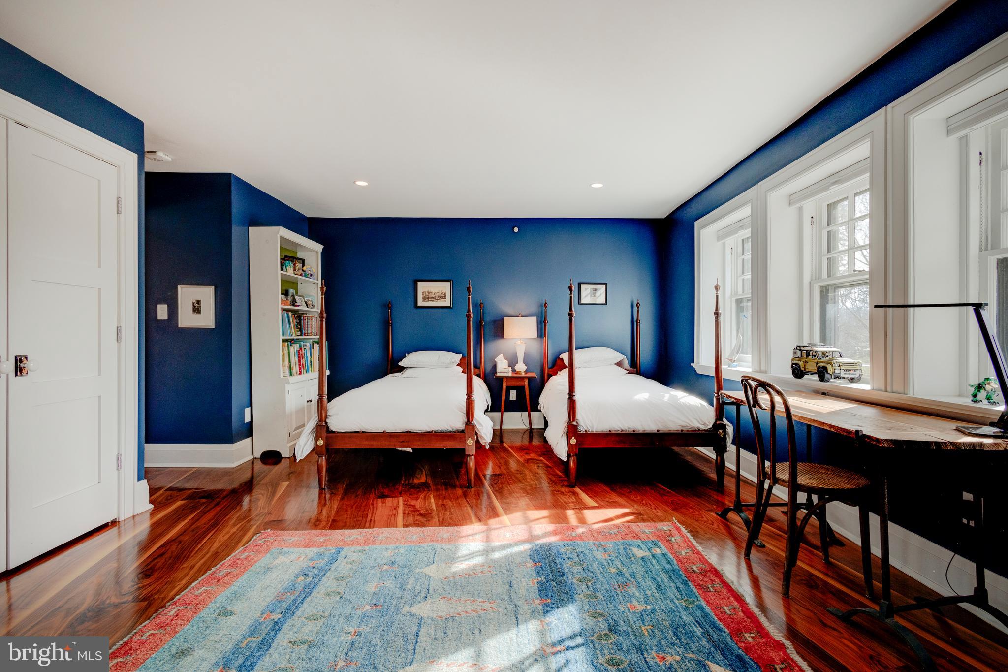 CHESTNUT HILL - Residential