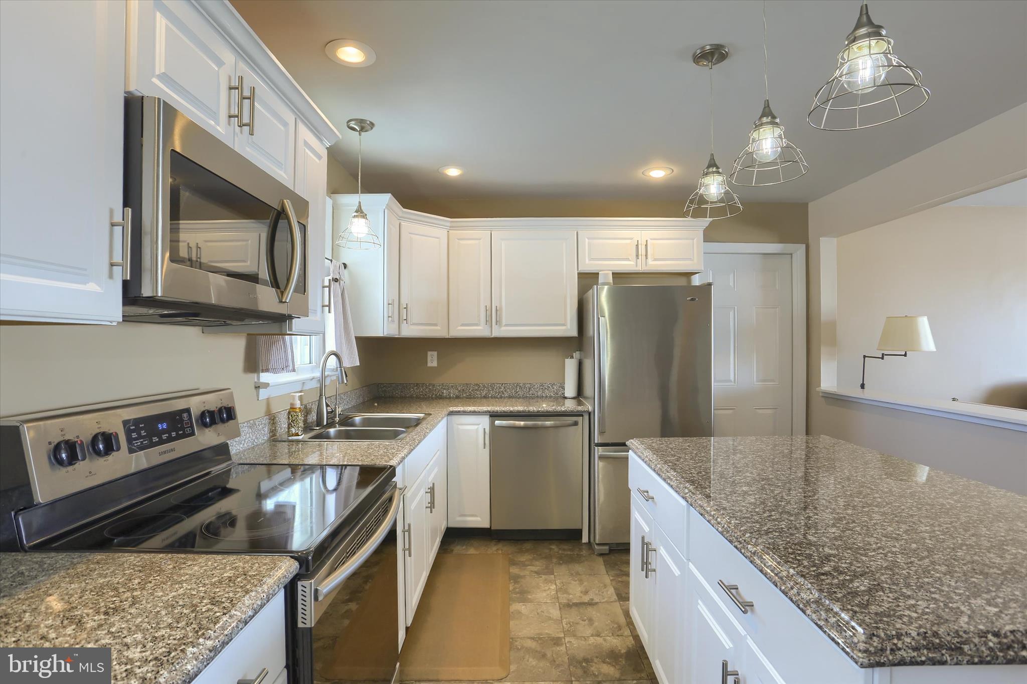 HILLTOP MANOR - Residential