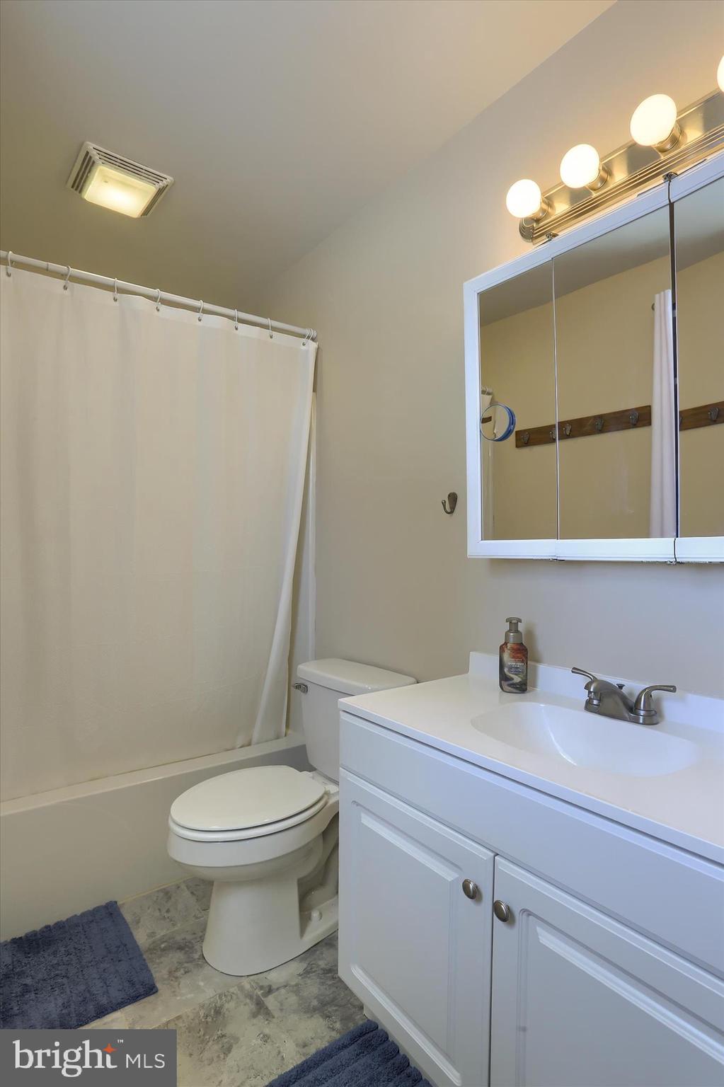 HILLTOP MANOR - Residential