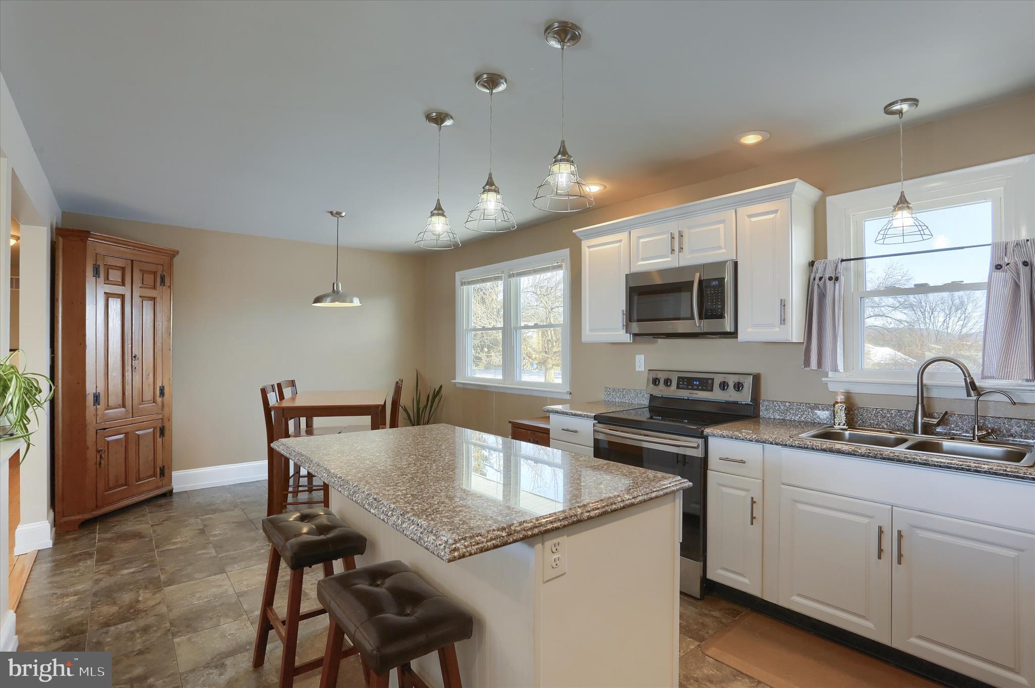 HILLTOP MANOR - Residential