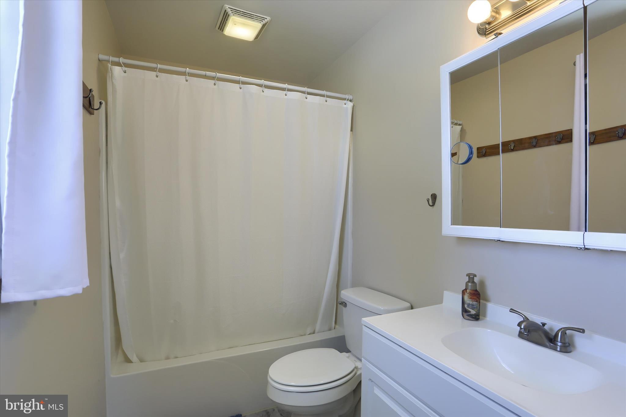 HILLTOP MANOR - Residential