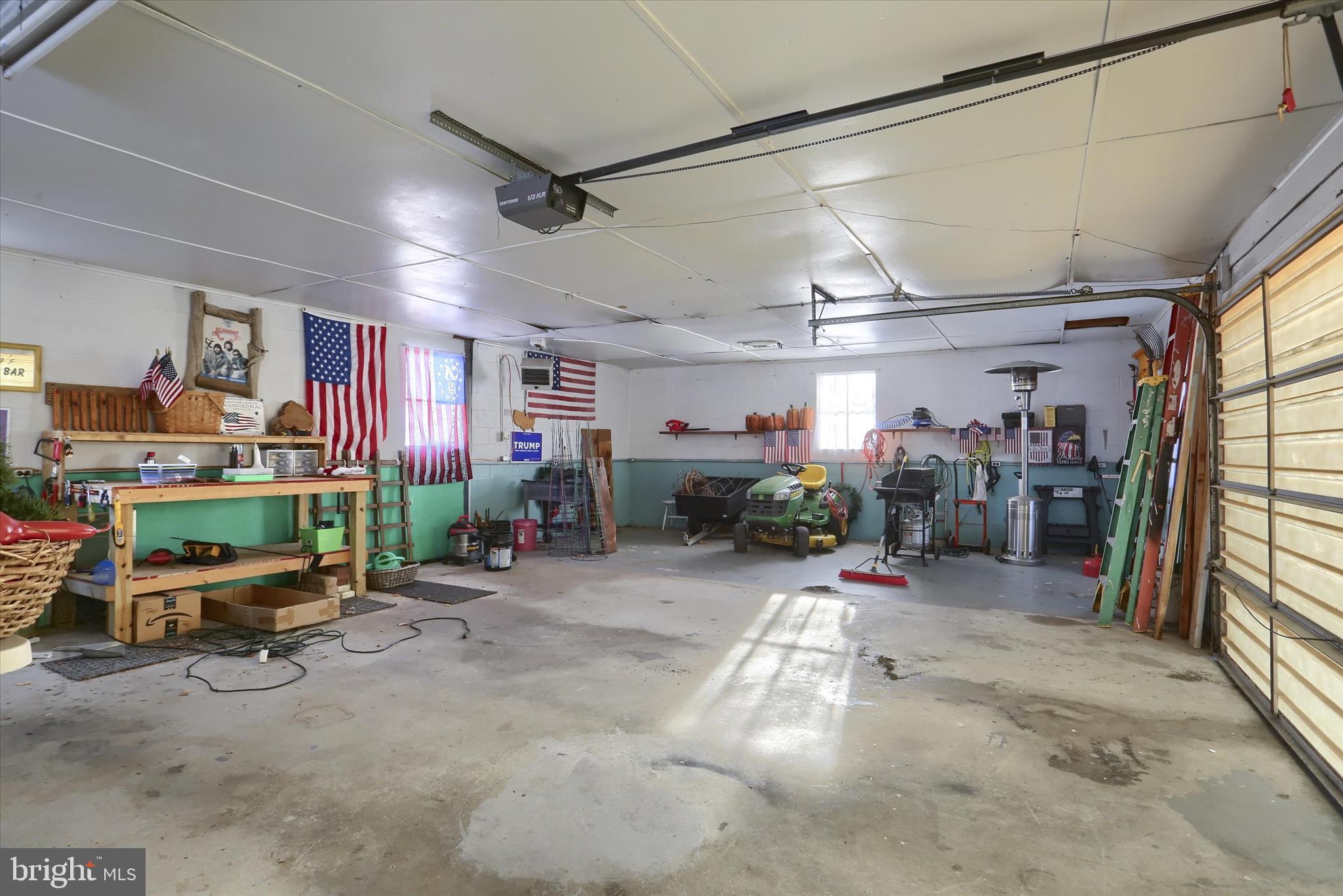 HILLTOP MANOR - Residential