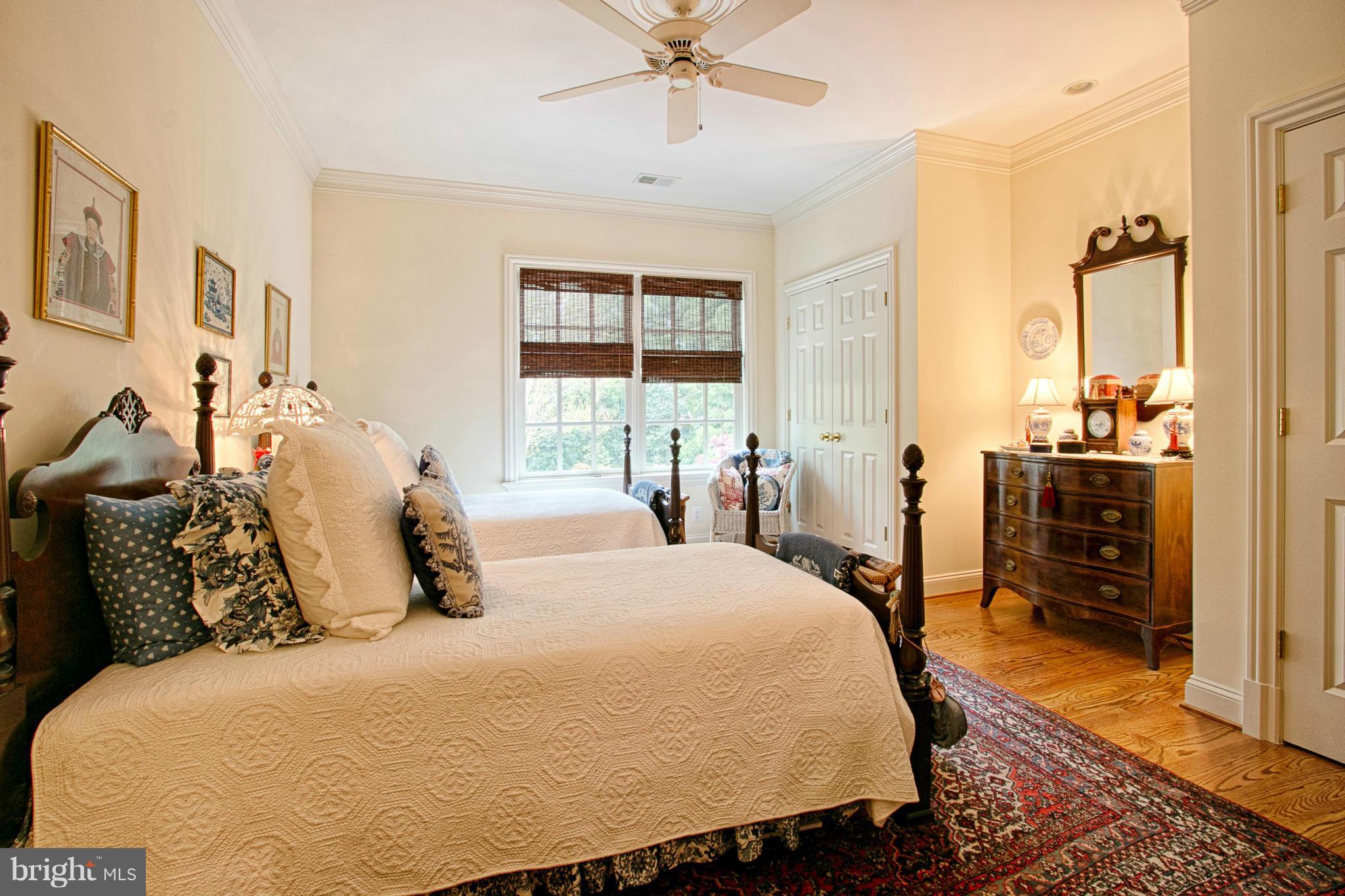 COUNTRY CLUB HILLS - Residential