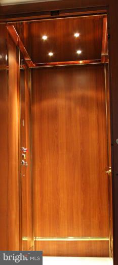 COUNTRY CLUB HILLS - Residential