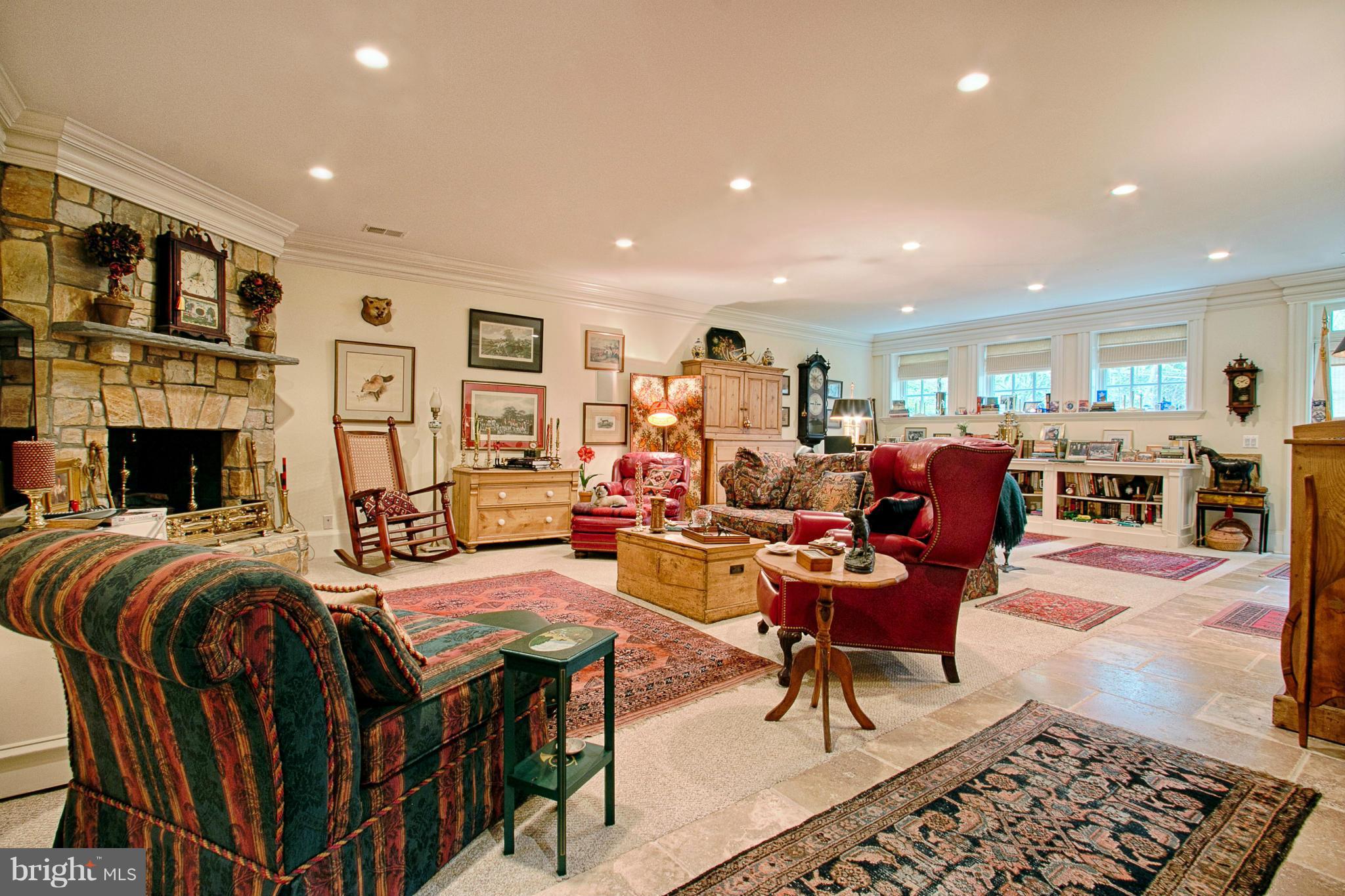 COUNTRY CLUB HILLS - Residential