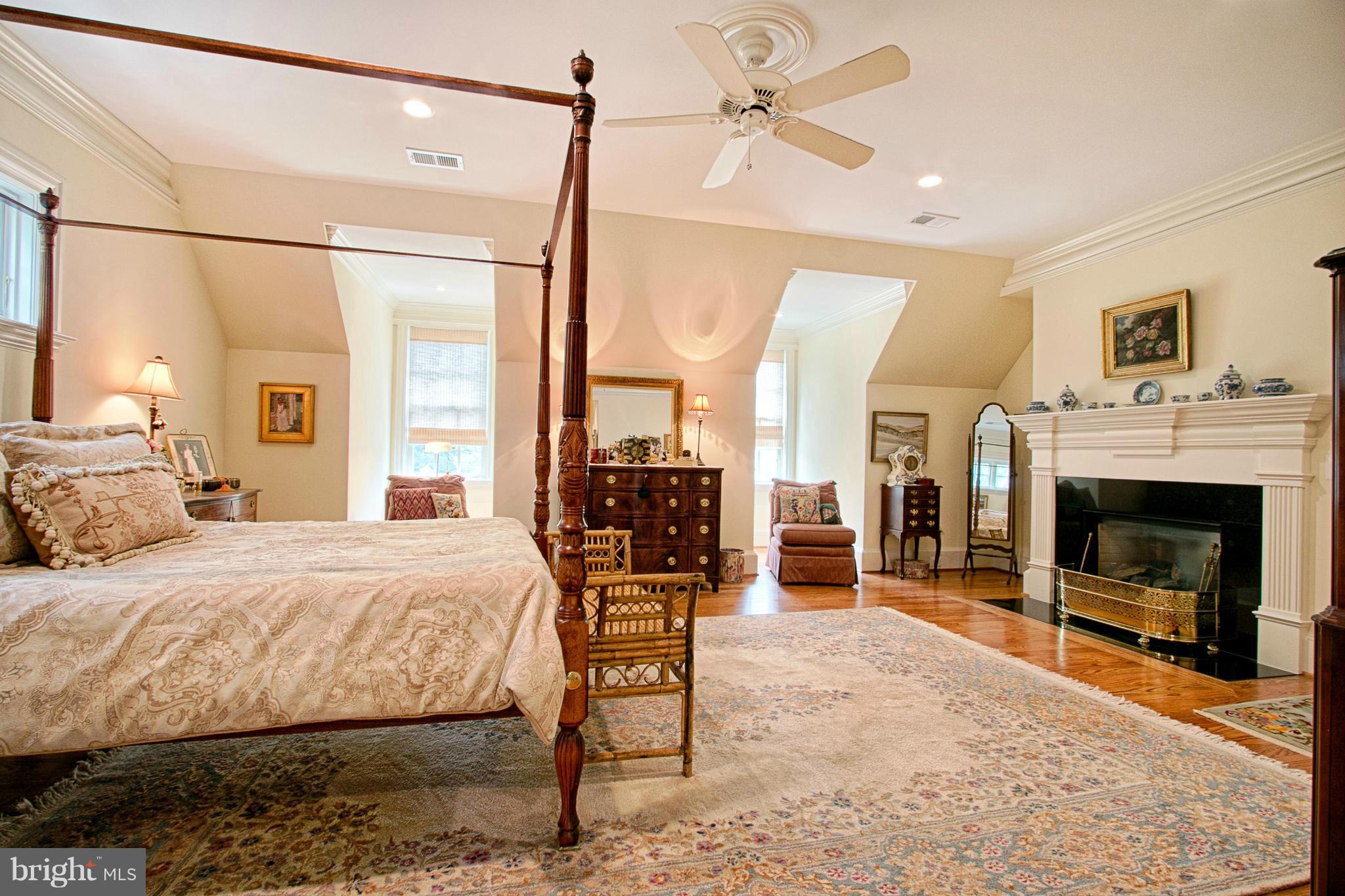 COUNTRY CLUB HILLS - Residential