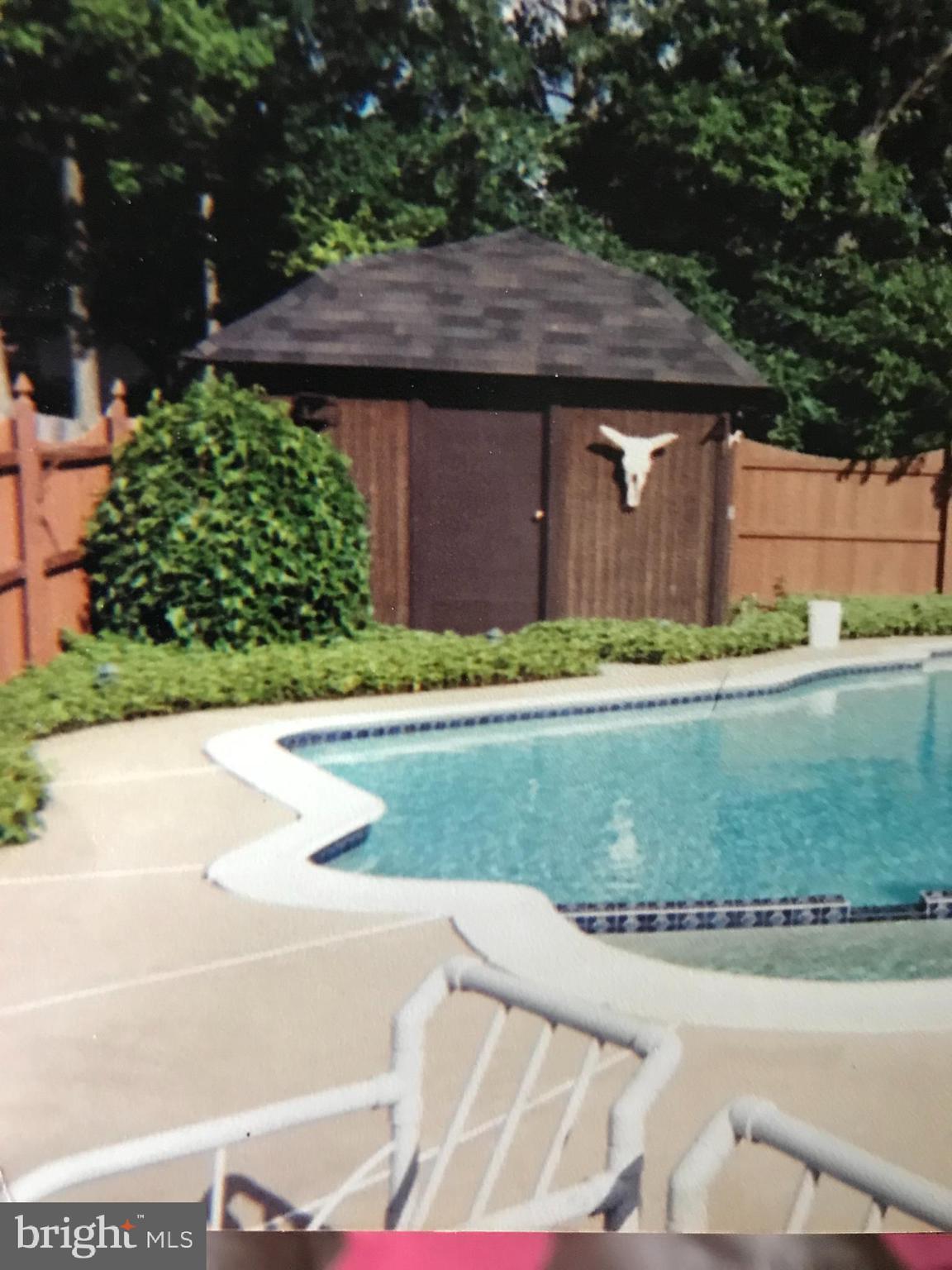527 NEL DRIVE