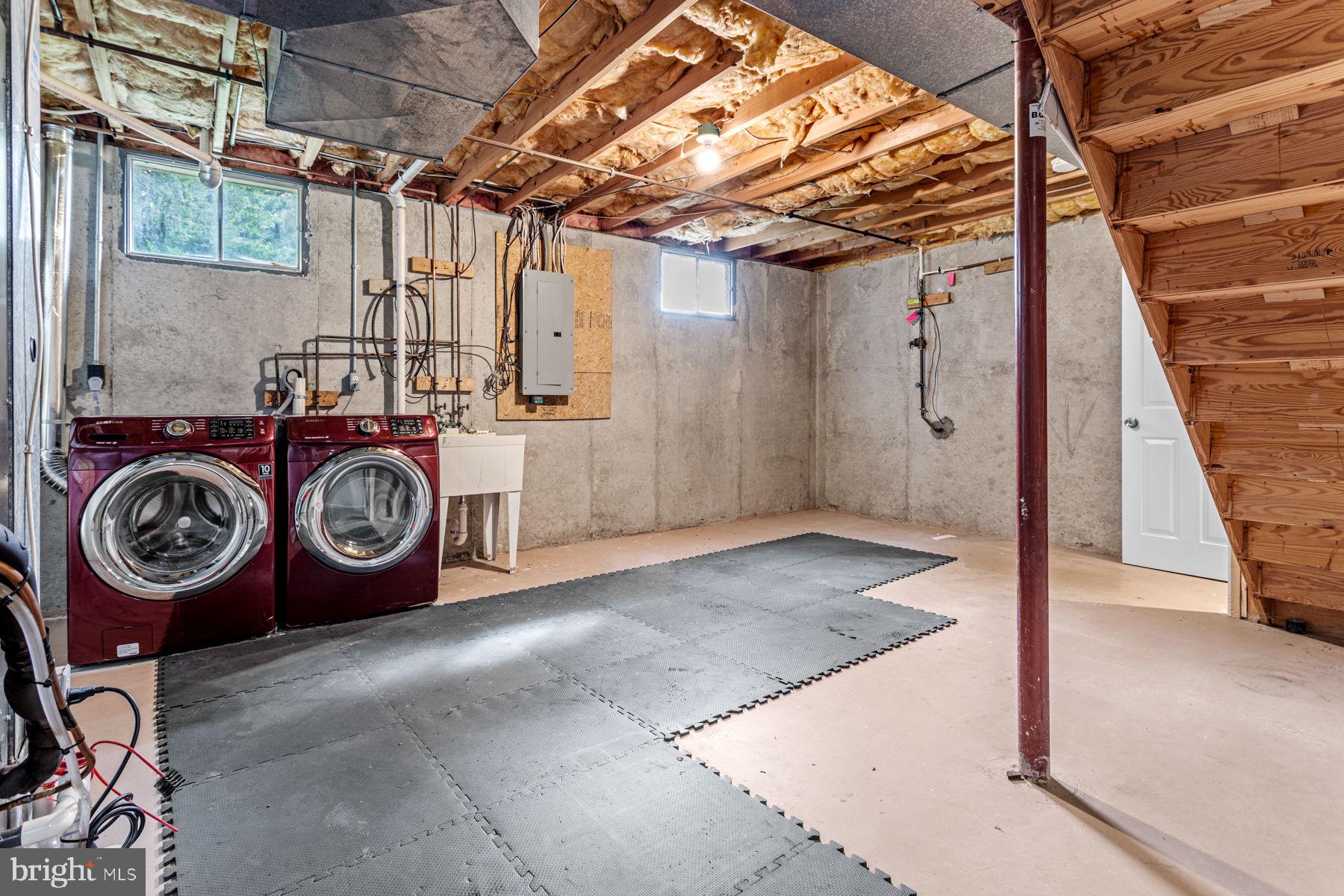 LAKE ANITA LOUISE - Residential Lease