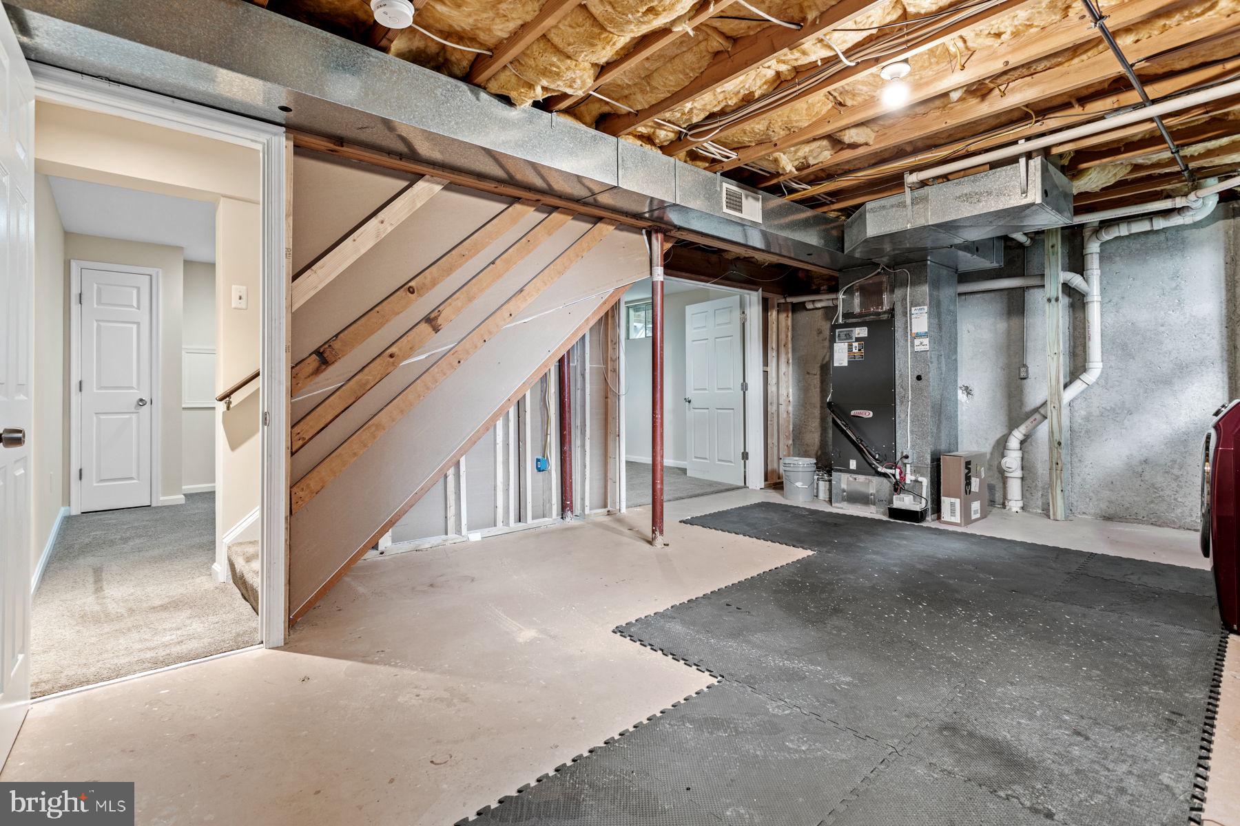 LAKE ANITA LOUISE - Residential Lease