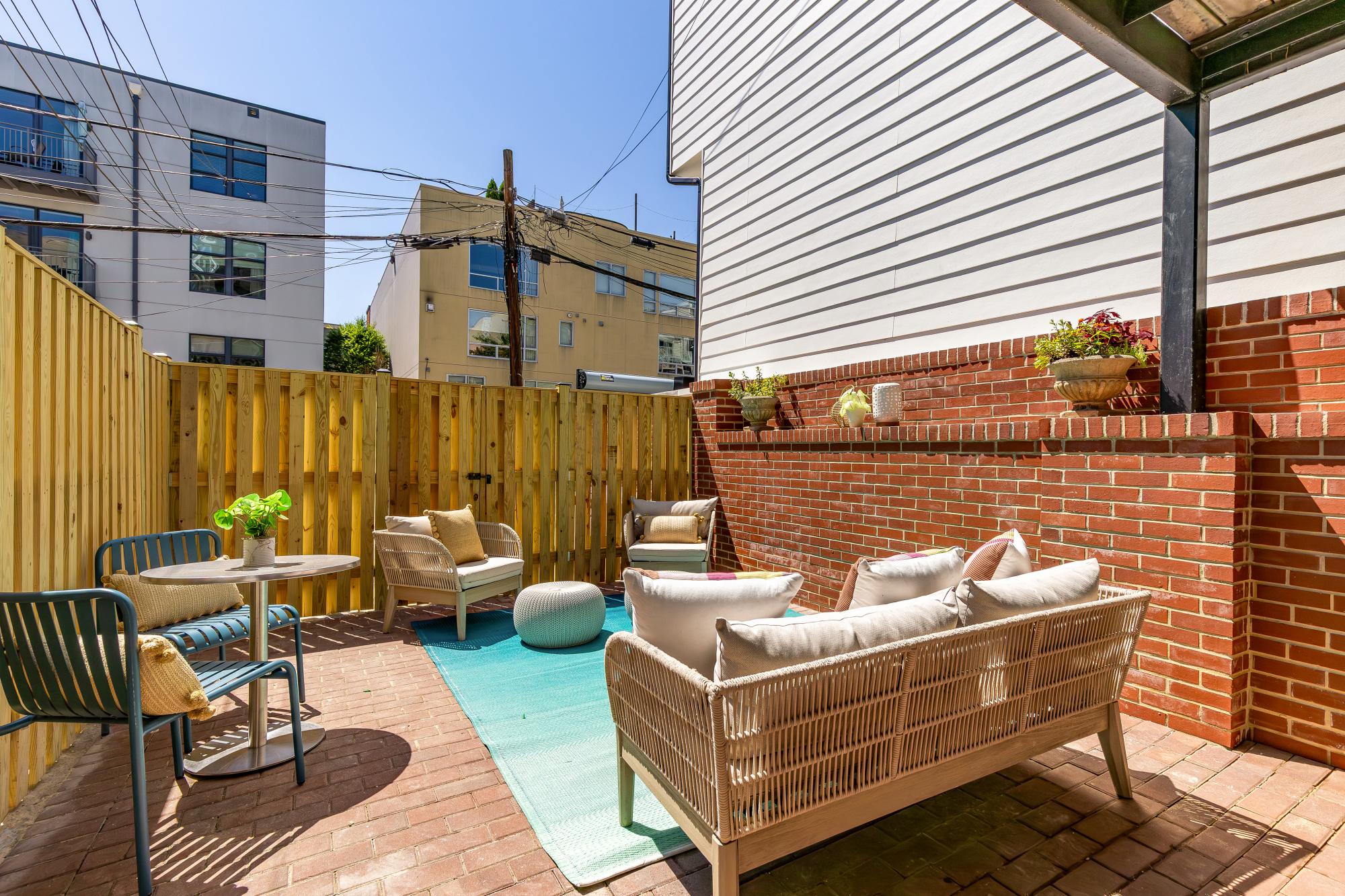 2434 ONTARIO NW 1