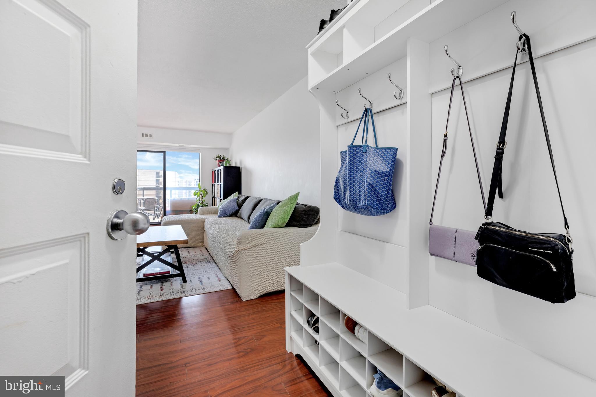 ROTONDA - Residential Lease