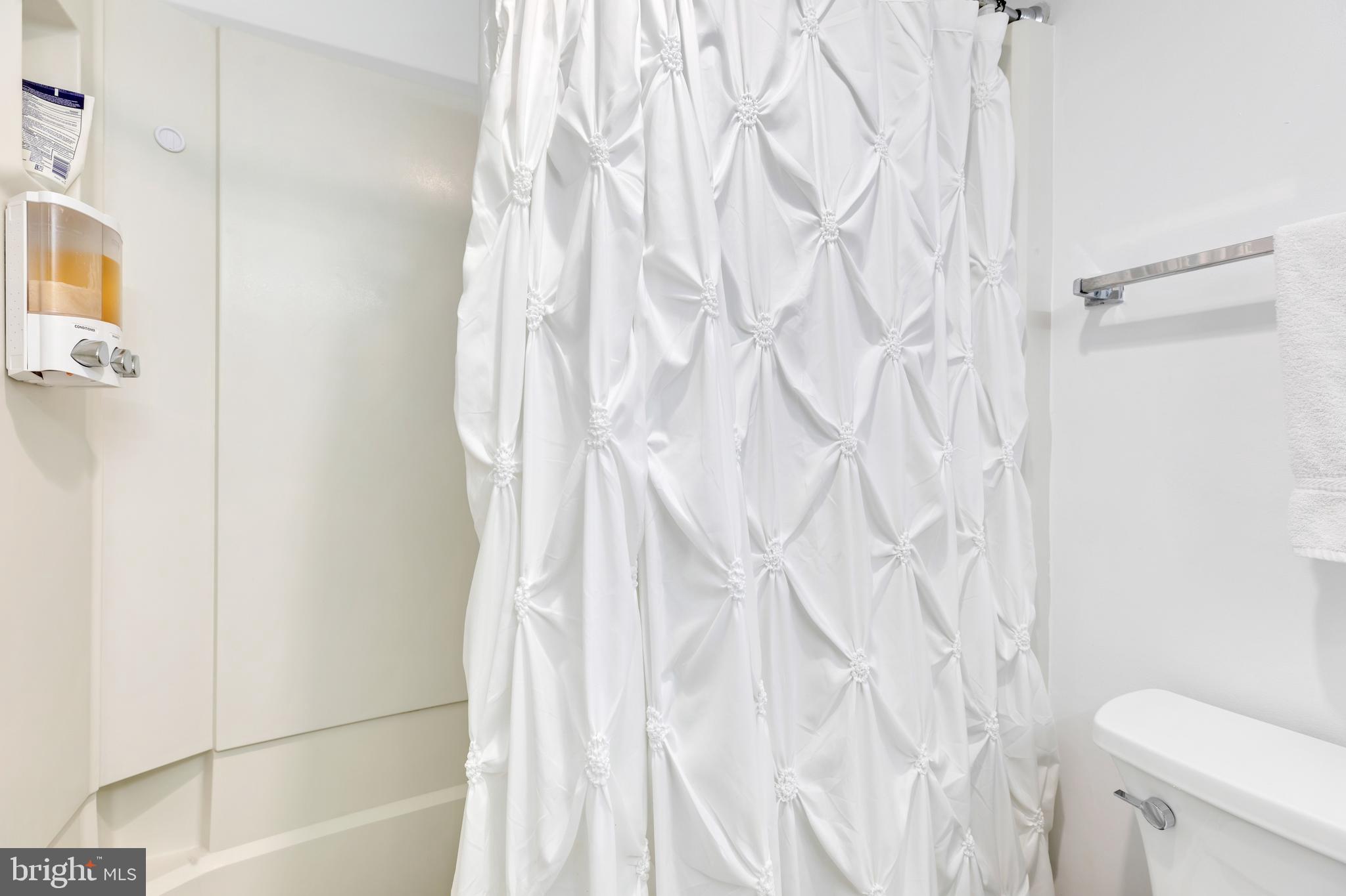 ROTONDA - Residential Lease