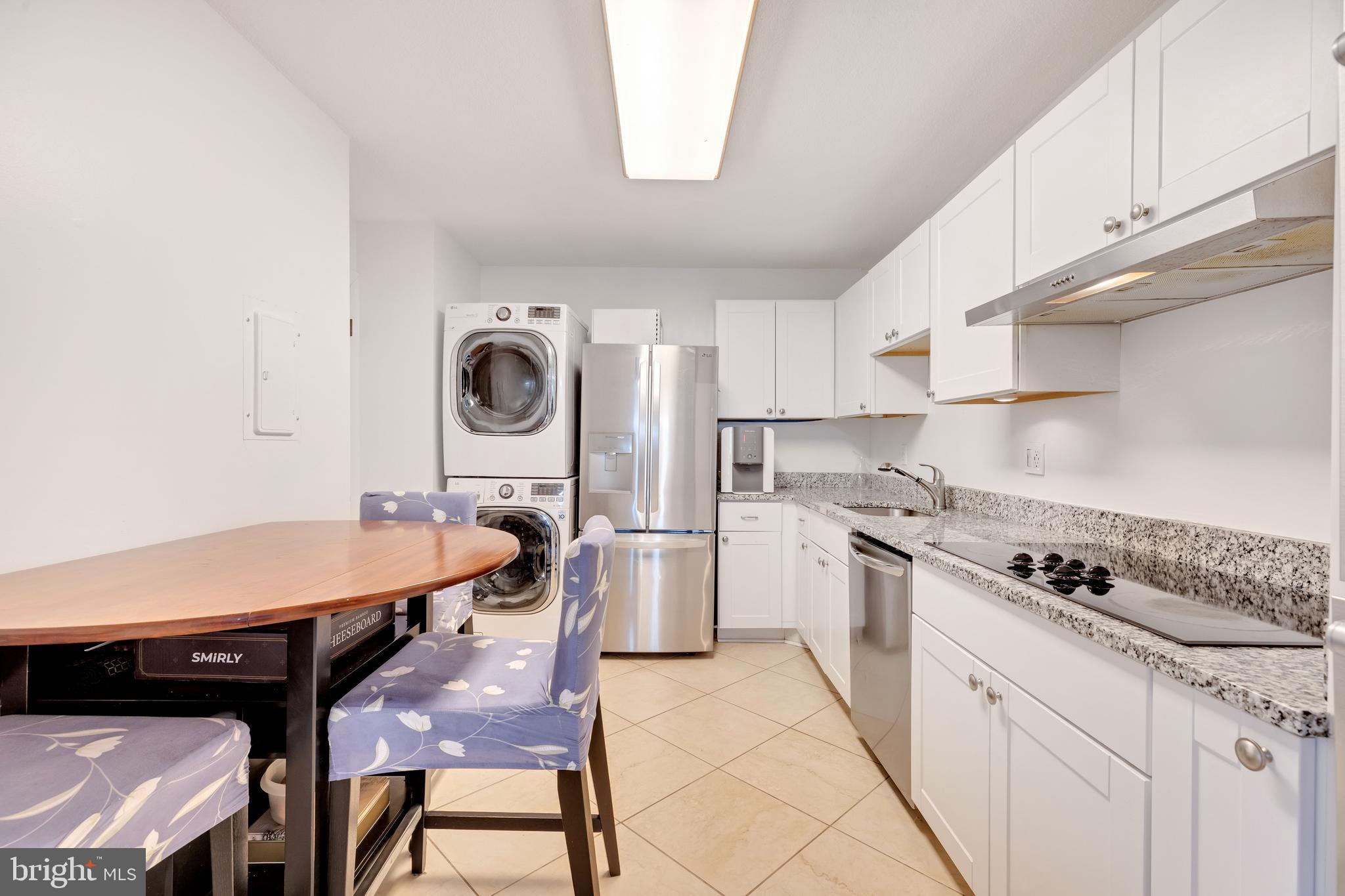 ROTONDA - Residential Lease