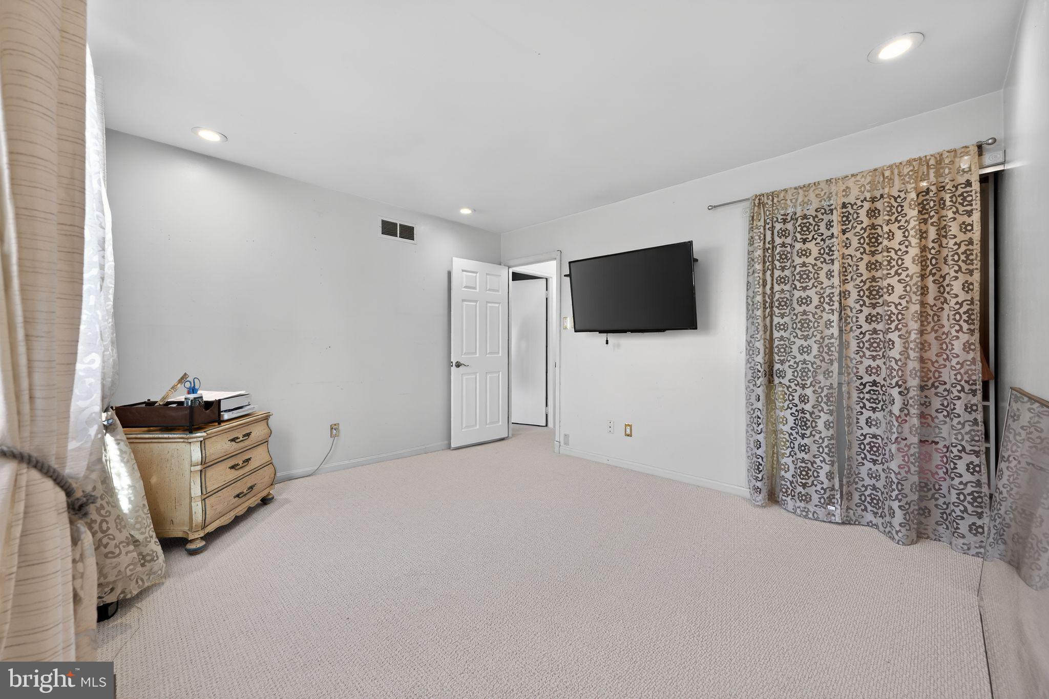 WINDMILL VIL - Residential