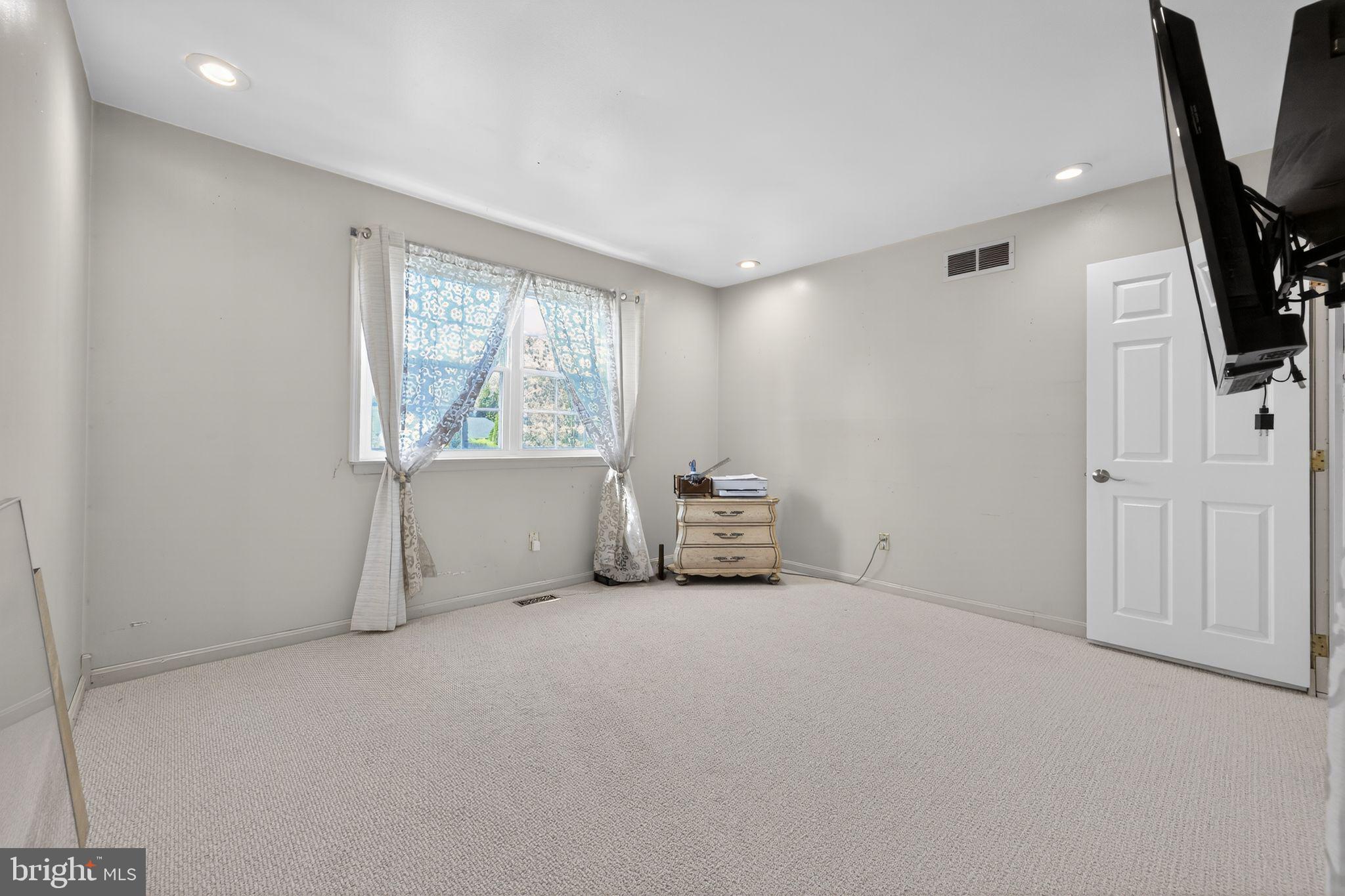 WINDMILL VIL - Residential