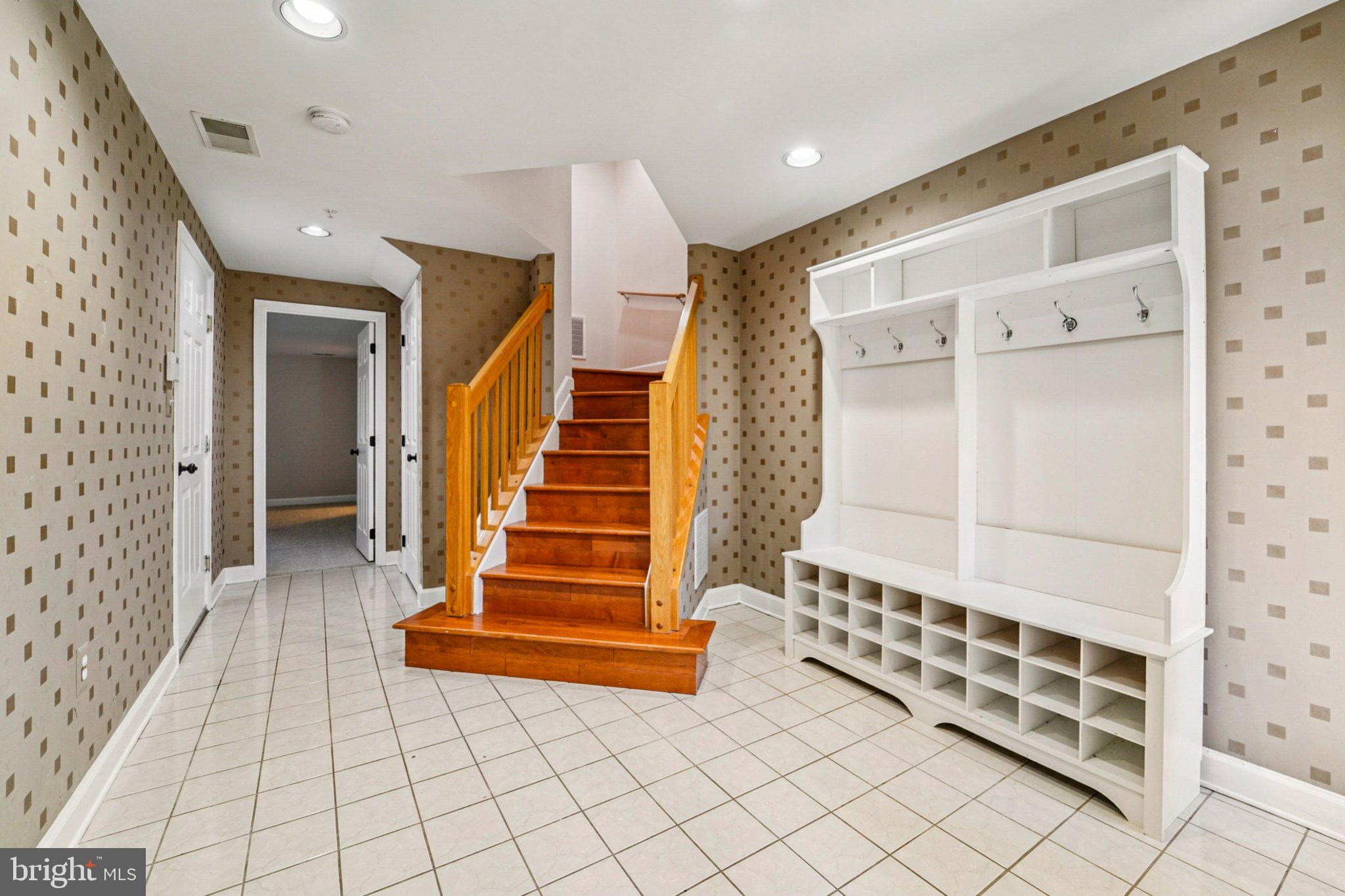 SUMMIT CHASE - Residential