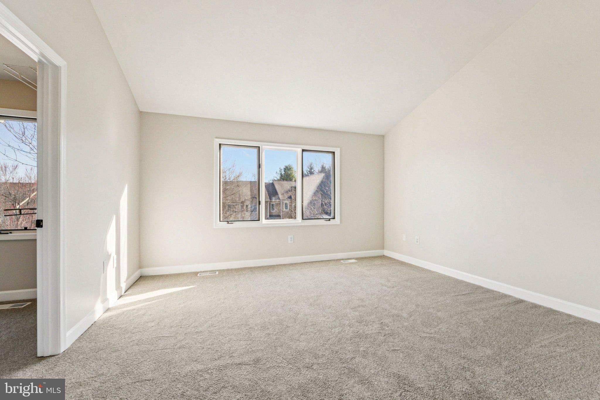 SUMMIT CHASE - Residential