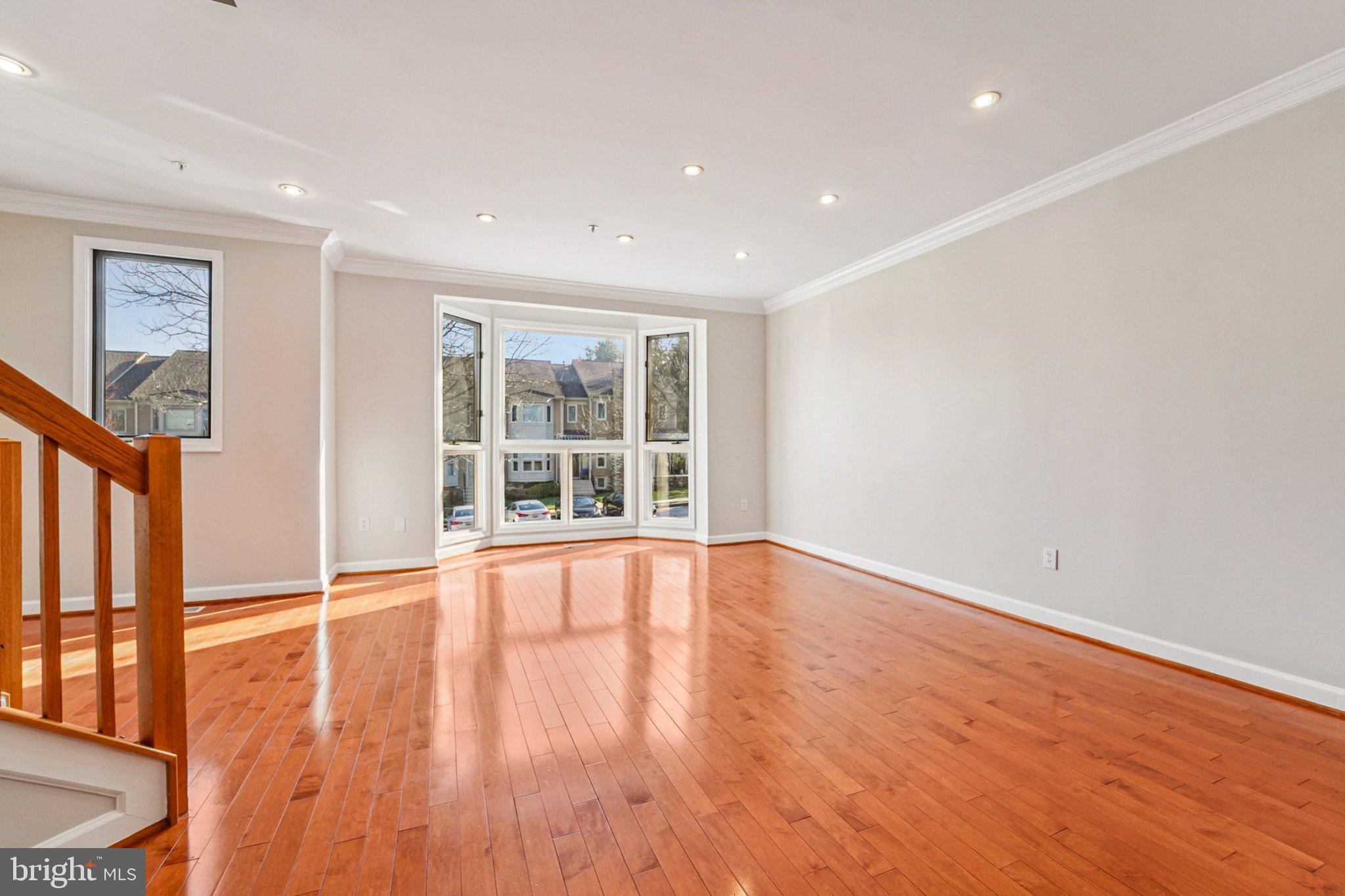 SUMMIT CHASE - Residential