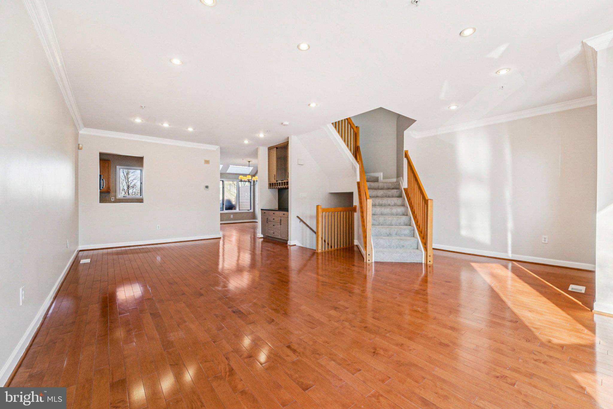 SUMMIT CHASE - Residential