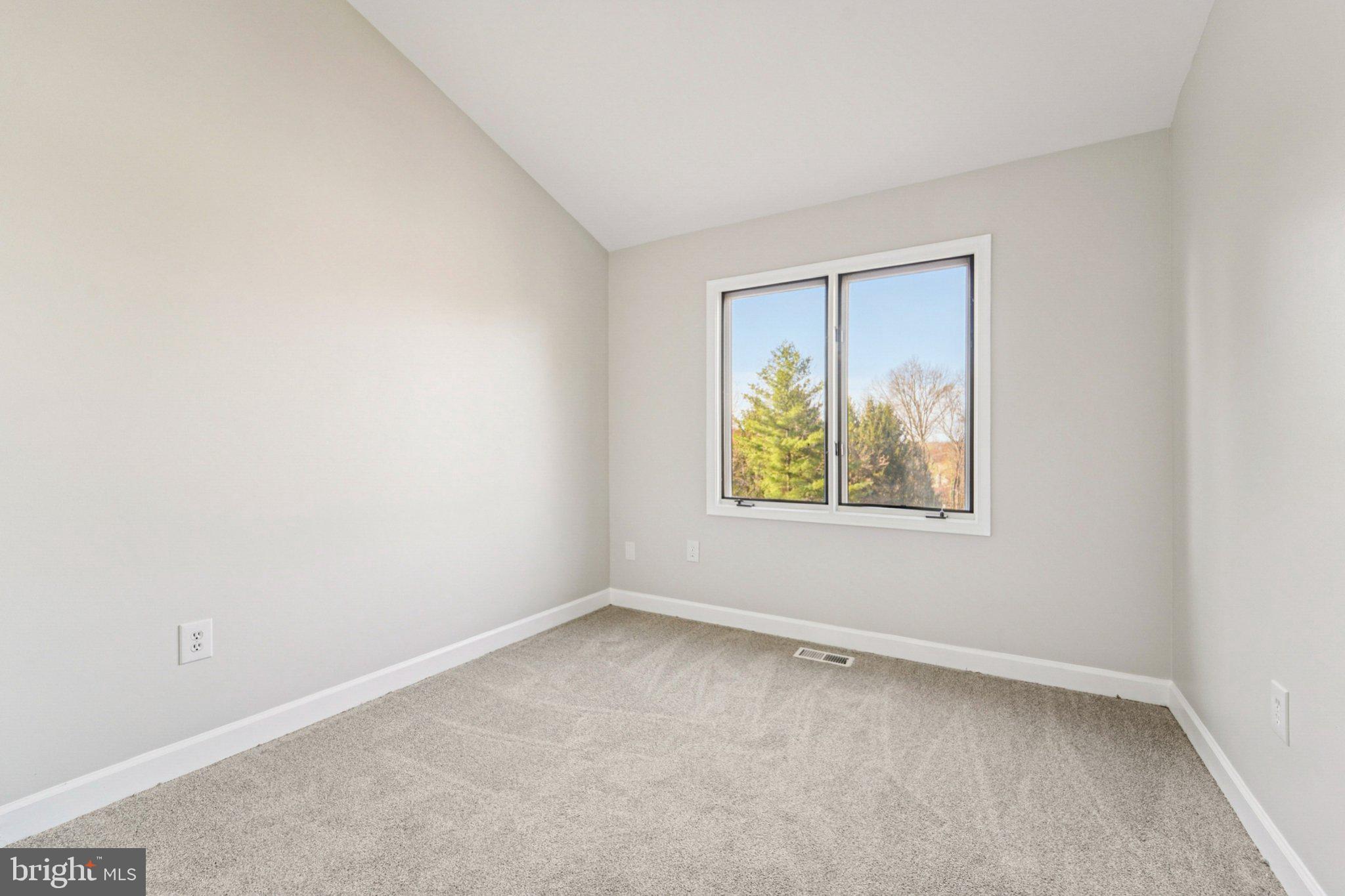 SUMMIT CHASE - Residential