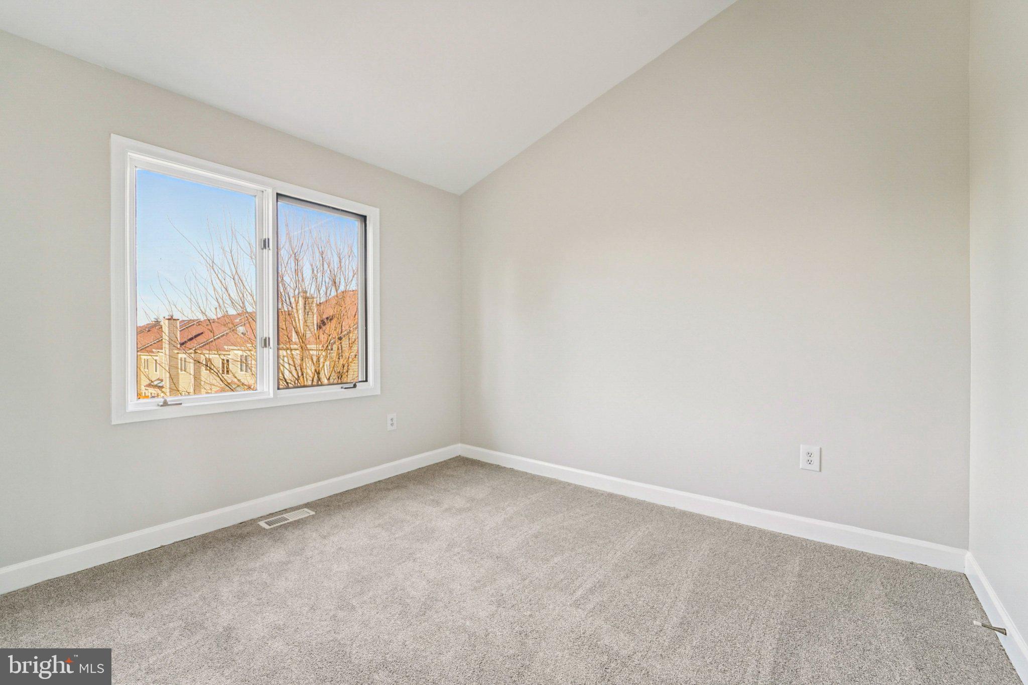 SUMMIT CHASE - Residential