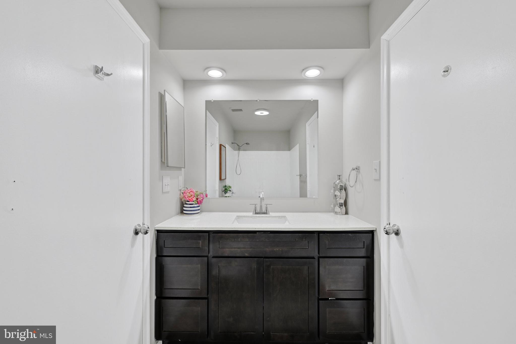 CONSTANT FRIENDSHIP - Residential