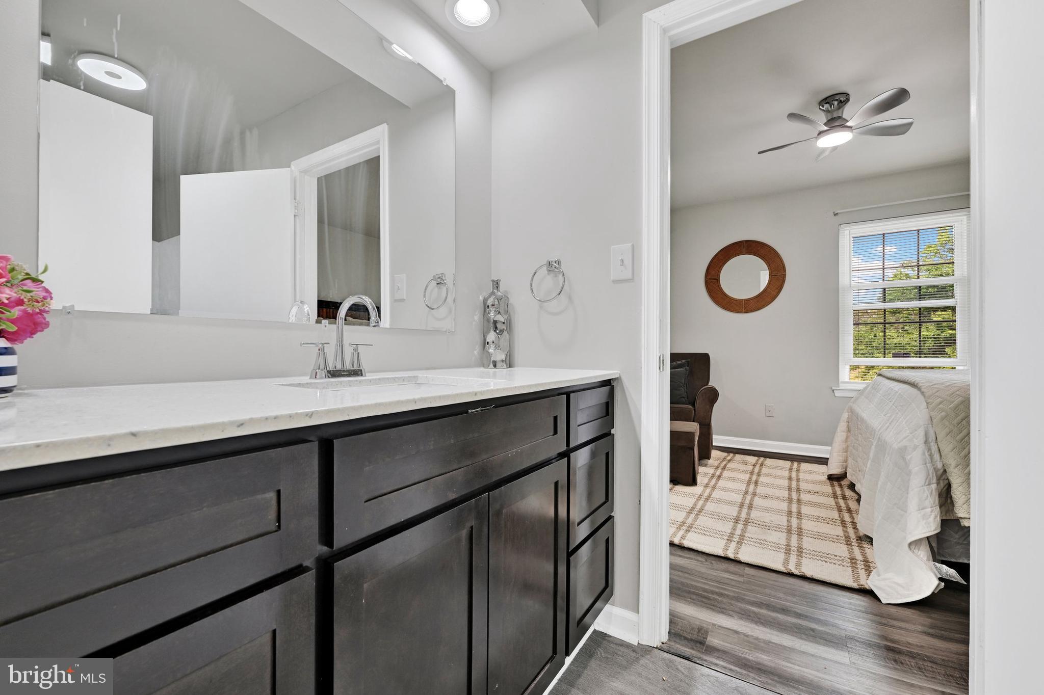 CONSTANT FRIENDSHIP - Residential