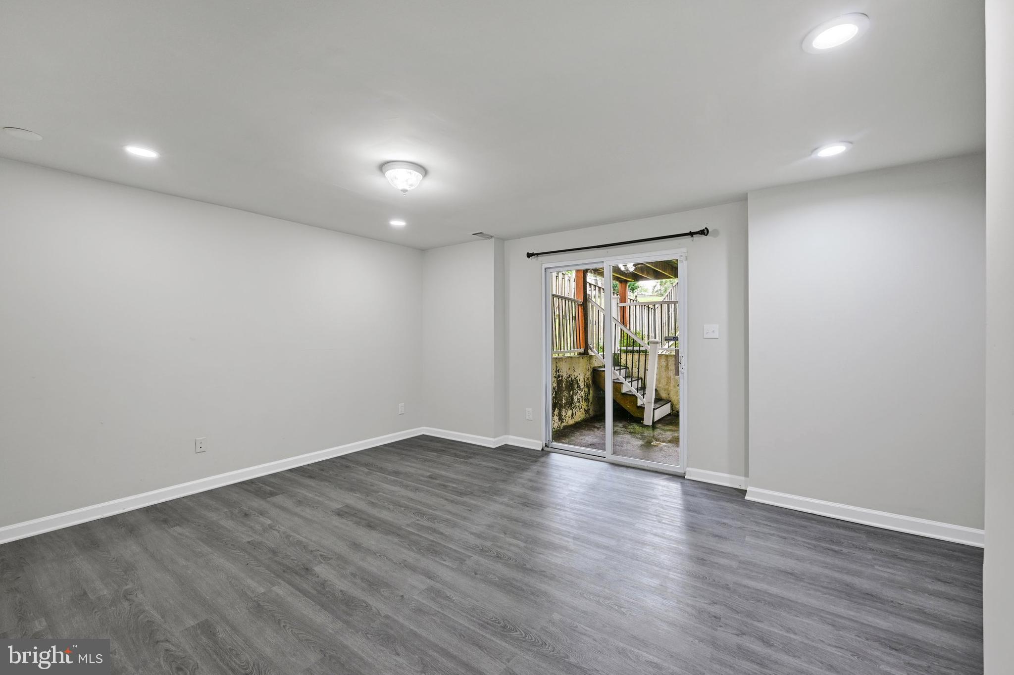 CONSTANT FRIENDSHIP - Residential