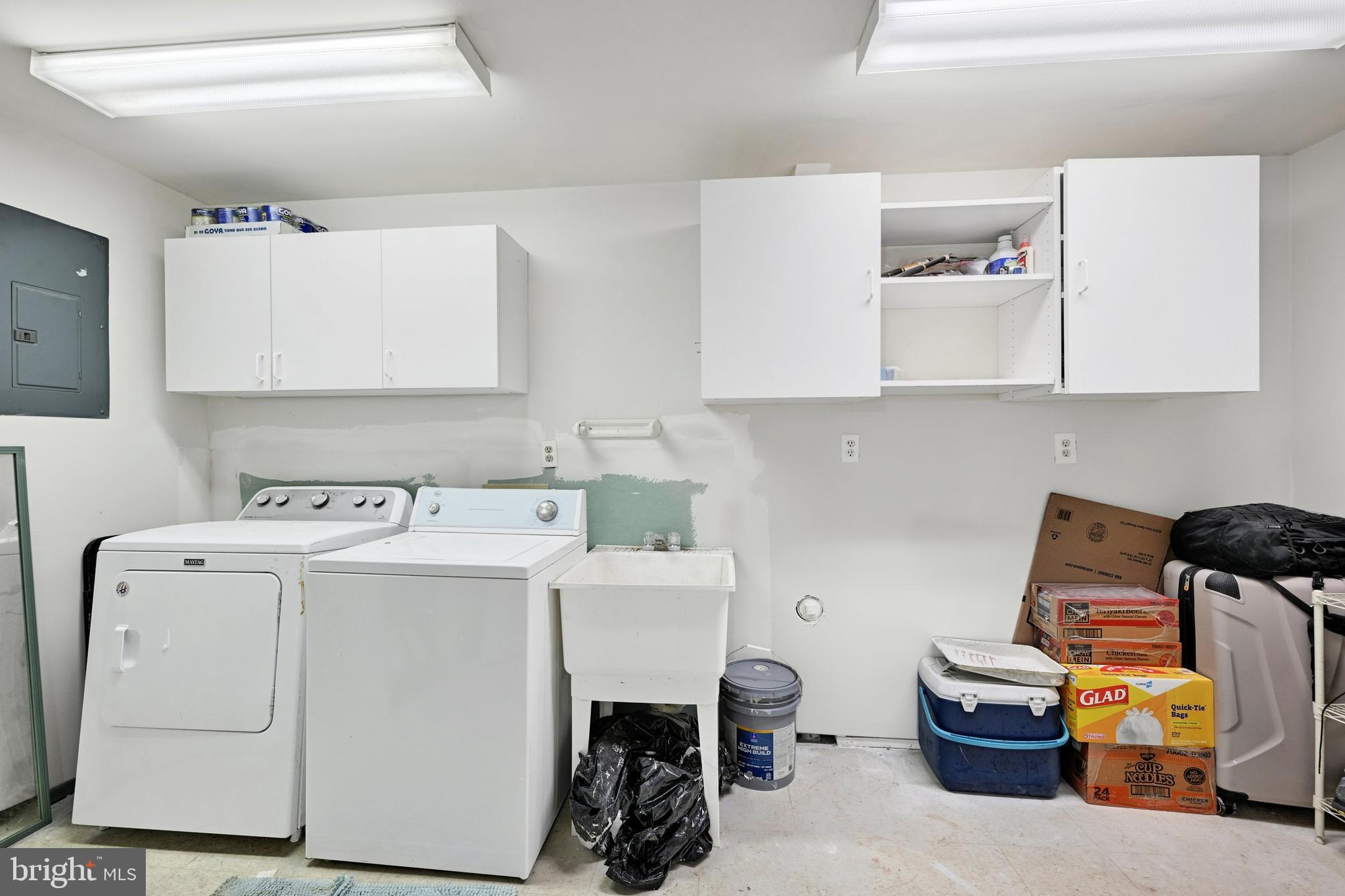 CONSTANT FRIENDSHIP - Residential