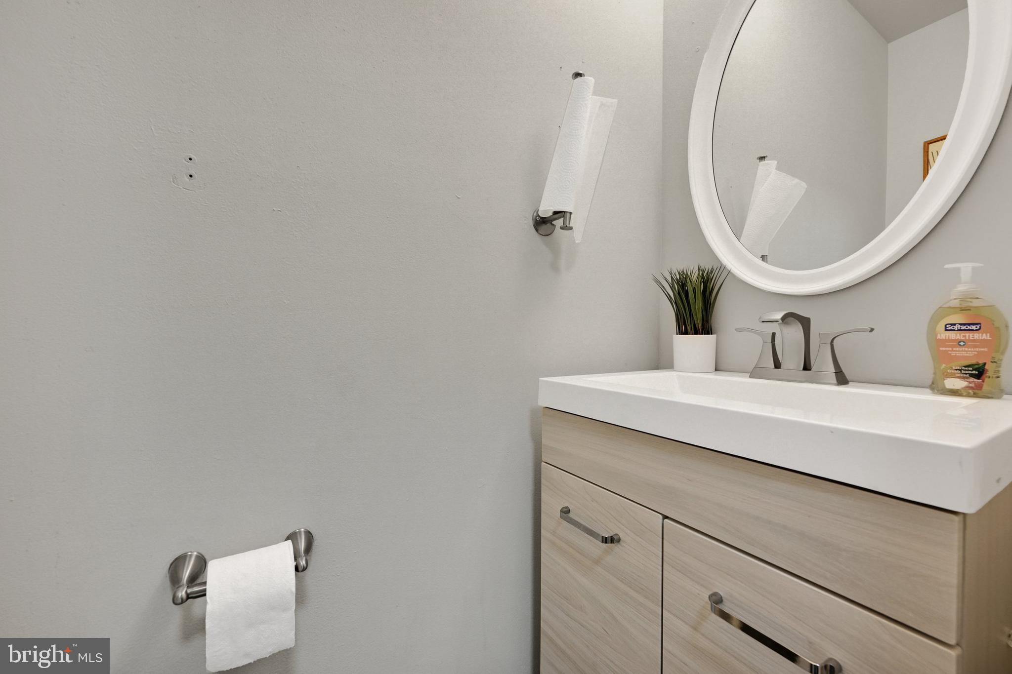 CONSTANT FRIENDSHIP - Residential