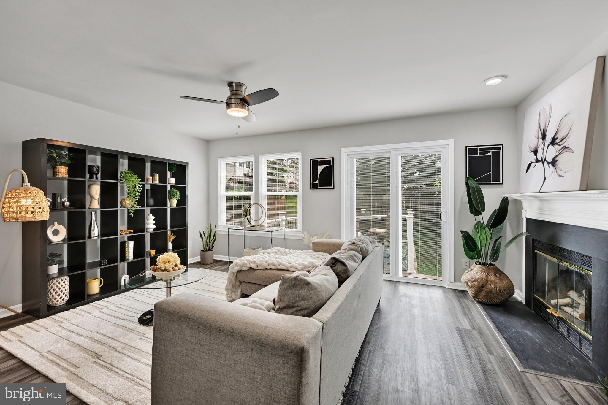 CONSTANT FRIENDSHIP - Residential