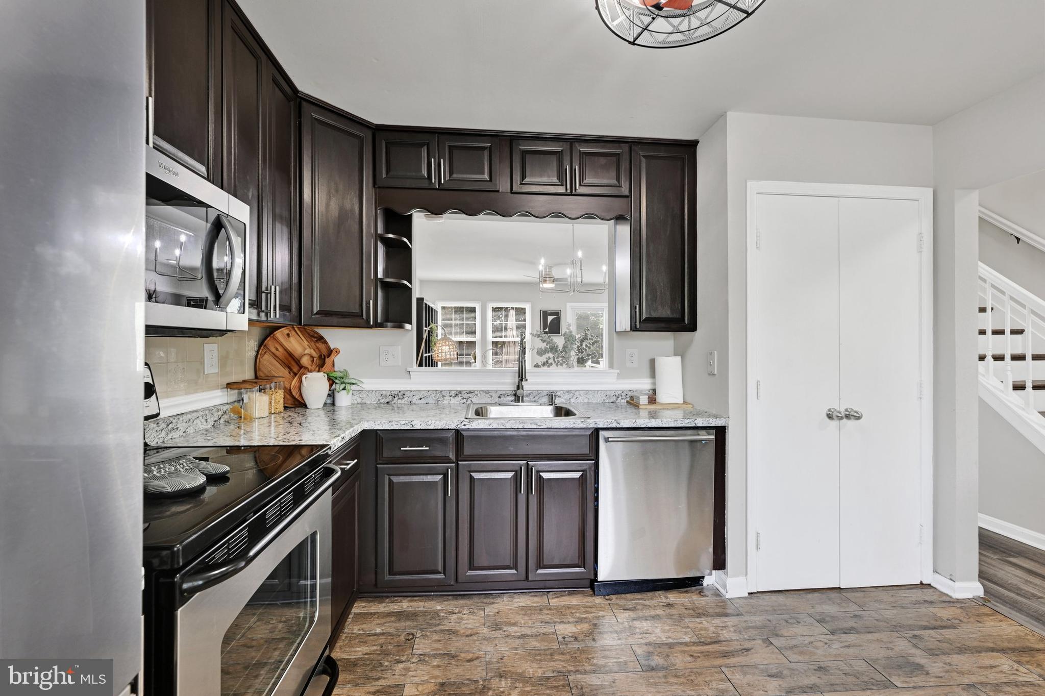 CONSTANT FRIENDSHIP - Residential