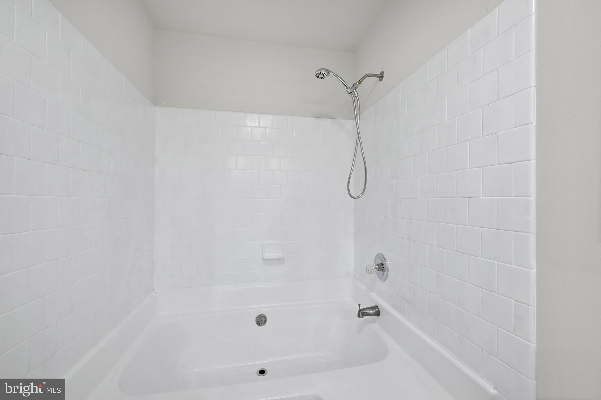 CONSTANT FRIENDSHIP - Residential