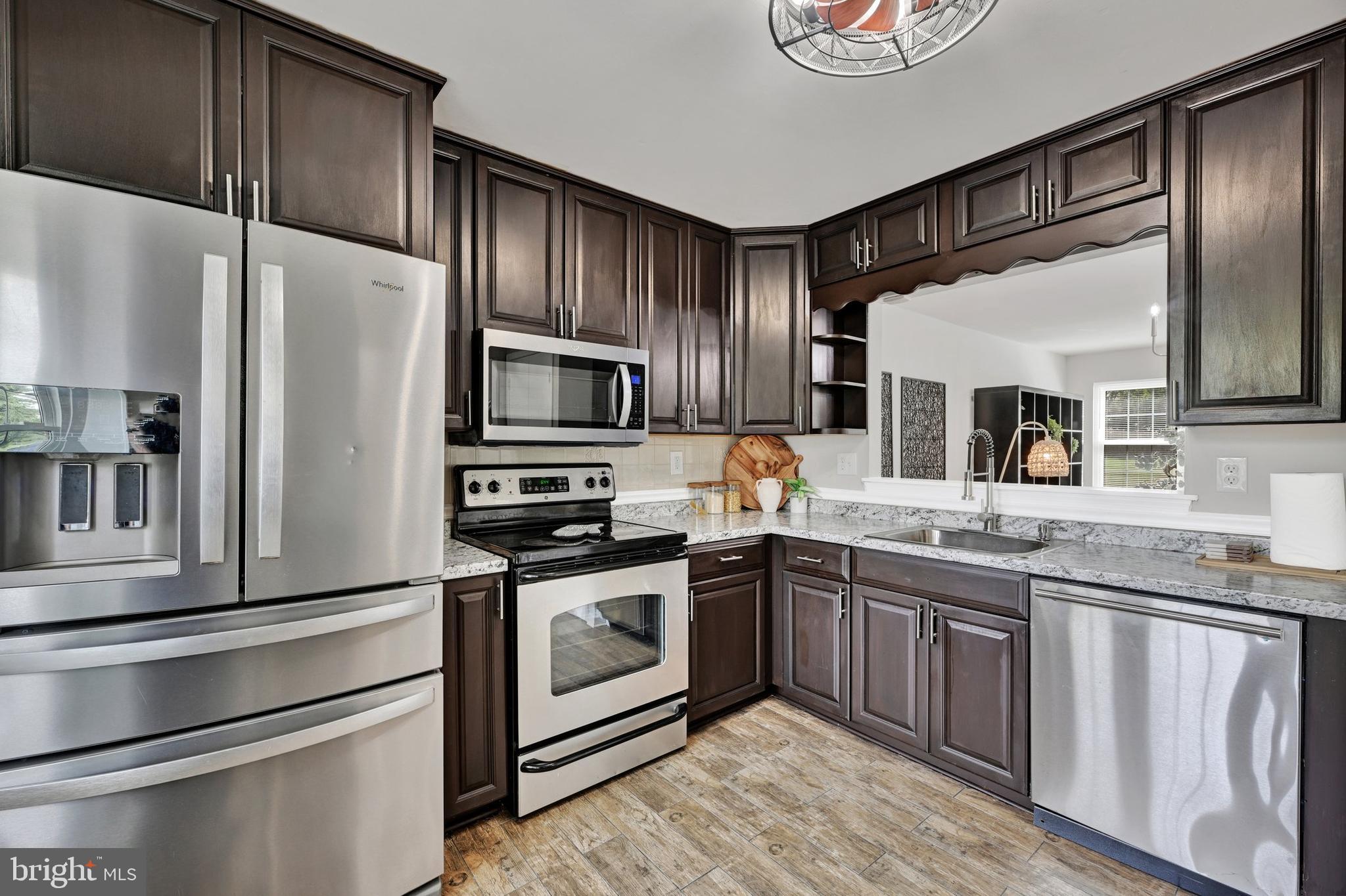 CONSTANT FRIENDSHIP - Residential