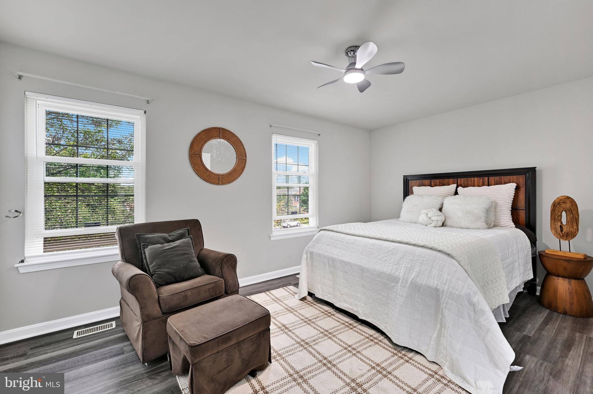 CONSTANT FRIENDSHIP - Residential