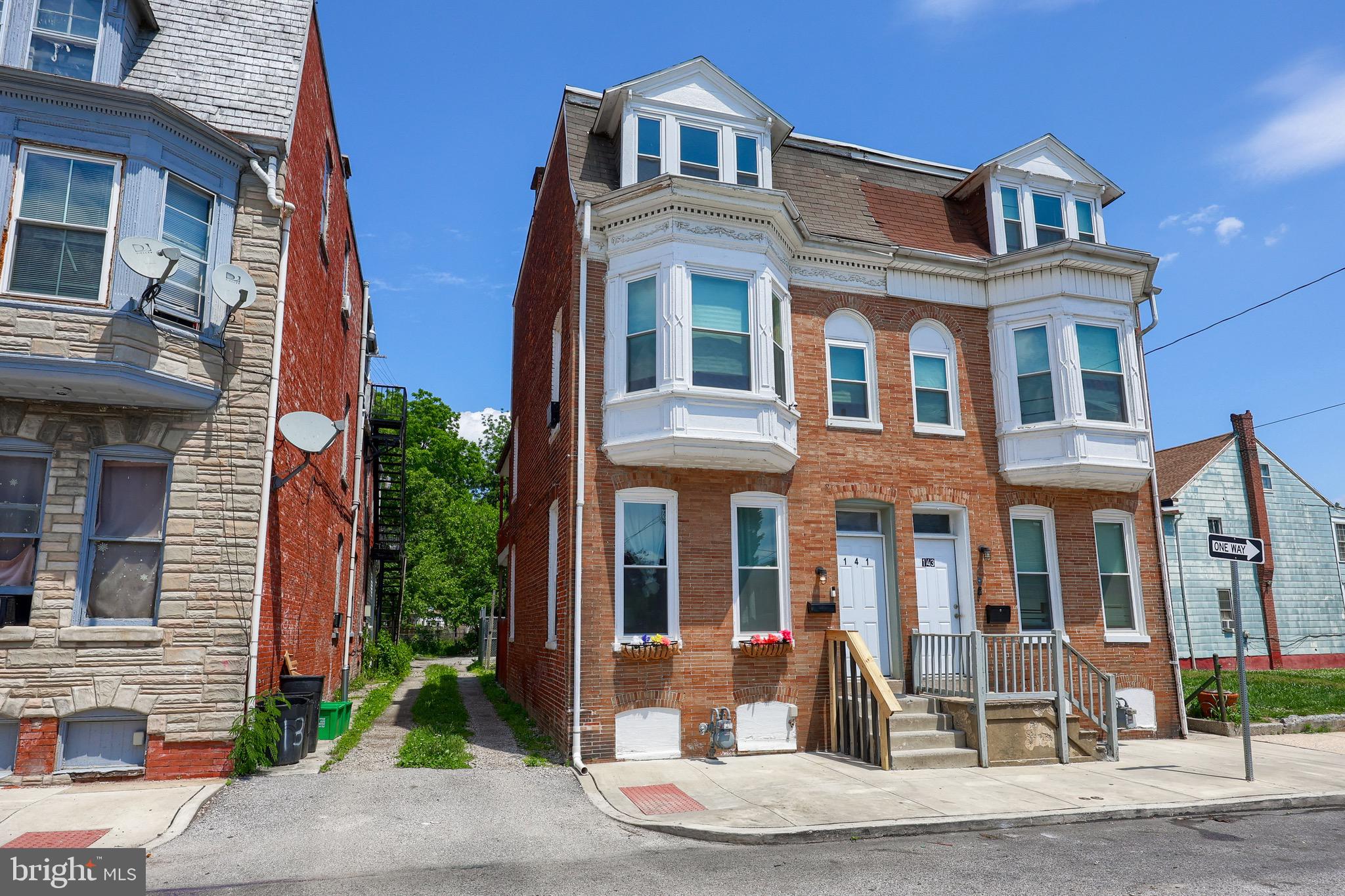 141 S WEST STREET