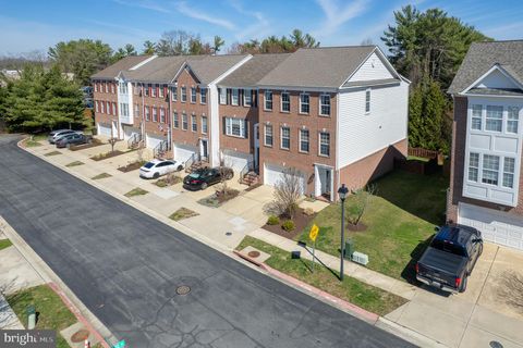 Townhouse For Sale - 70 Two Rivers Drive<br/> EDGEWATER, MD 21037