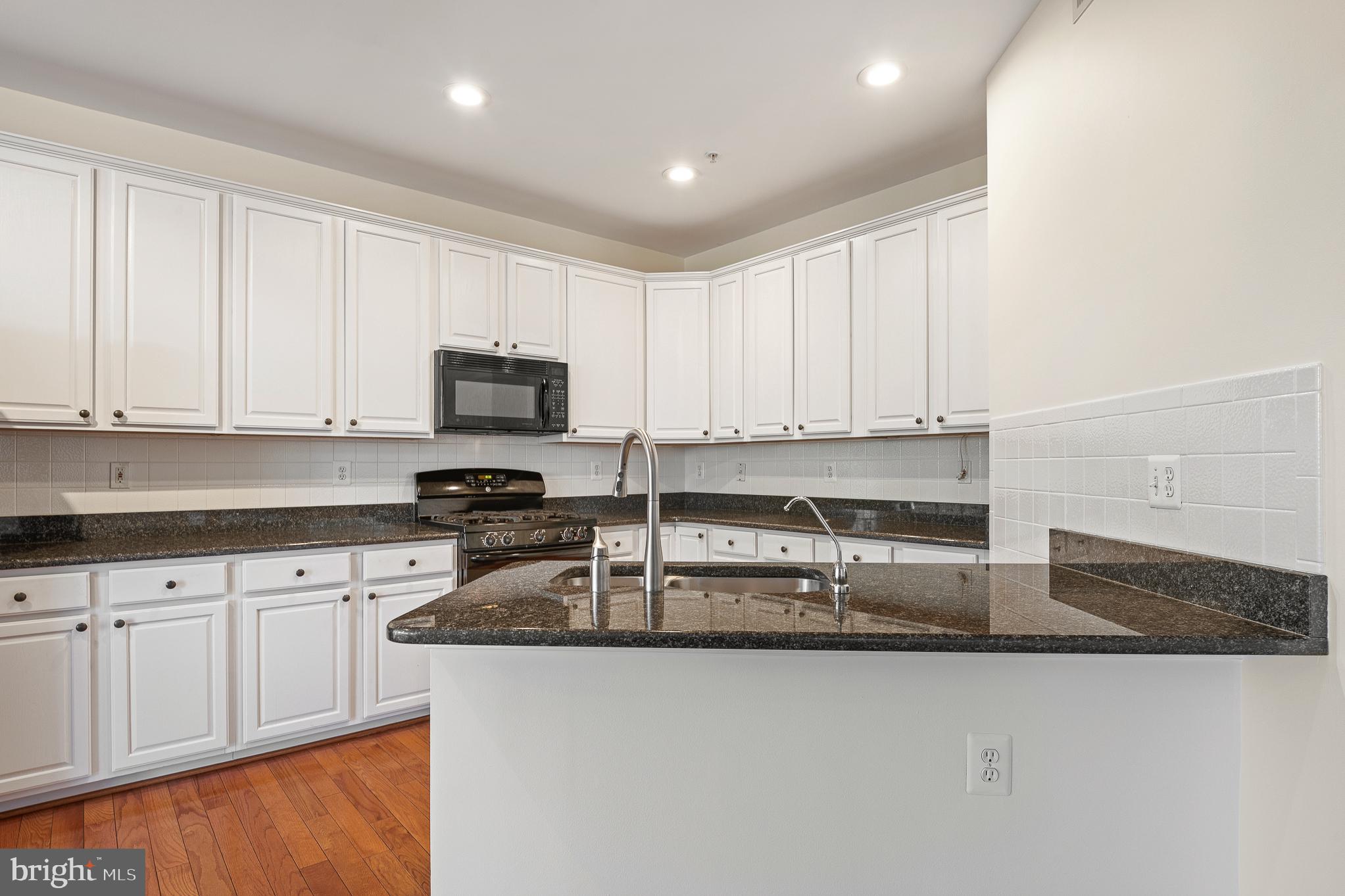 THE LANDINGS AT RIVER OAKS - Residential