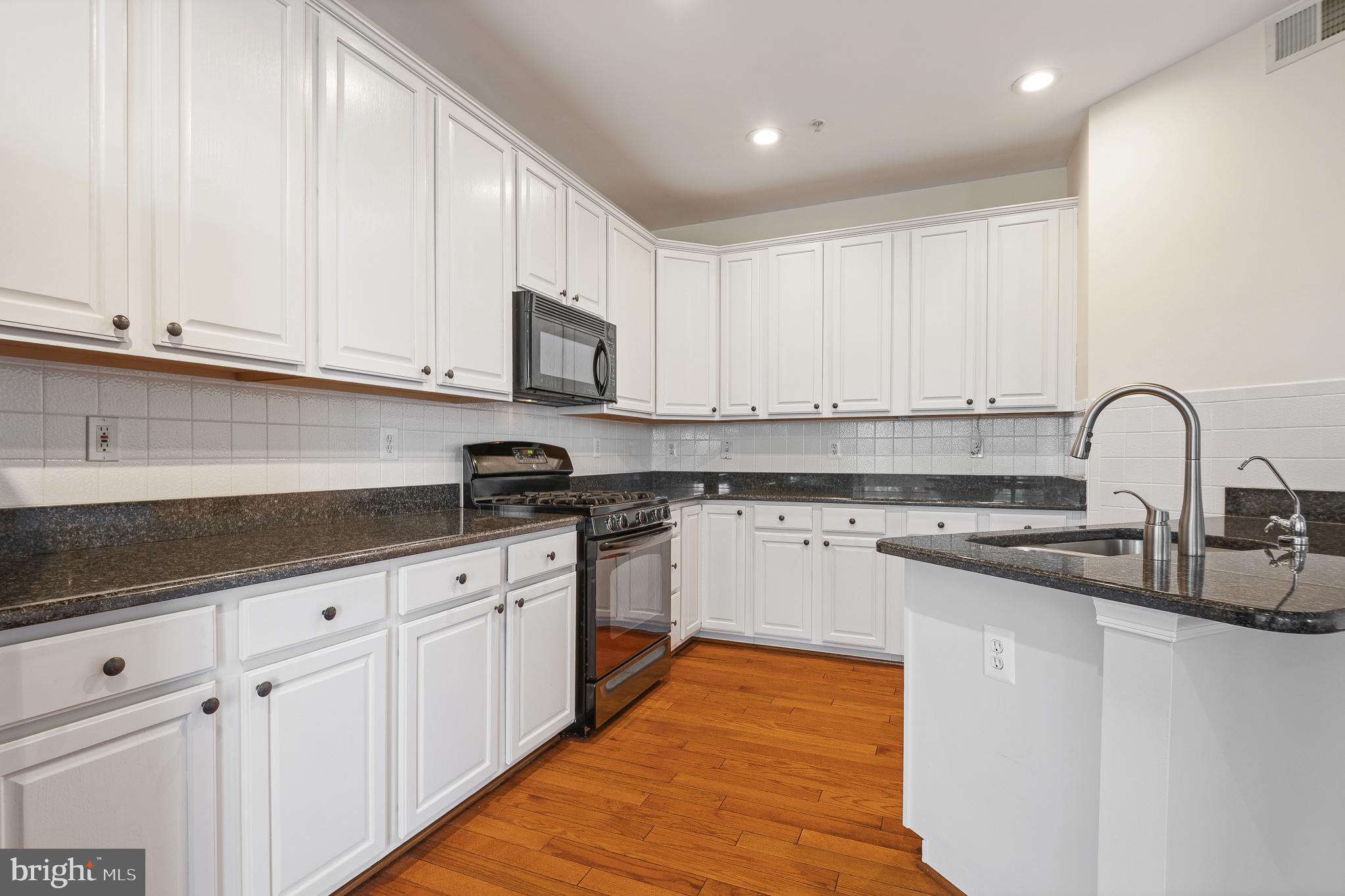 THE LANDINGS AT RIVER OAKS - Residential