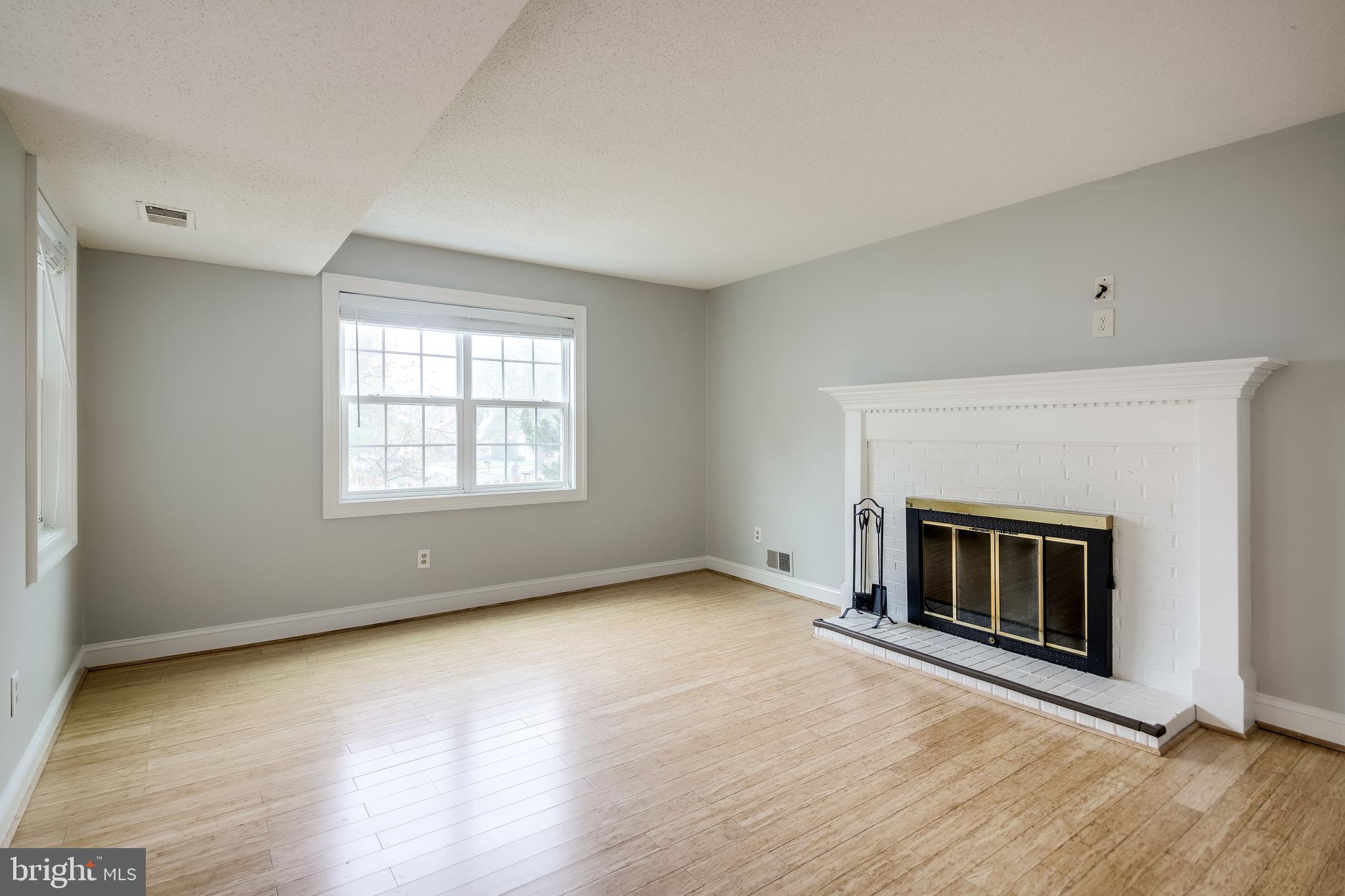 OAK TREE - Residential Lease