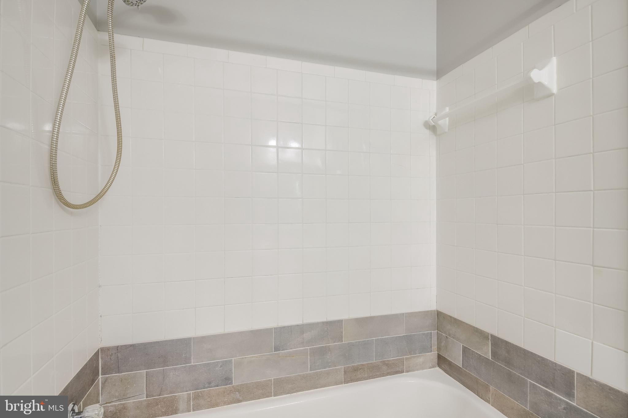 OAK TREE - Residential Lease